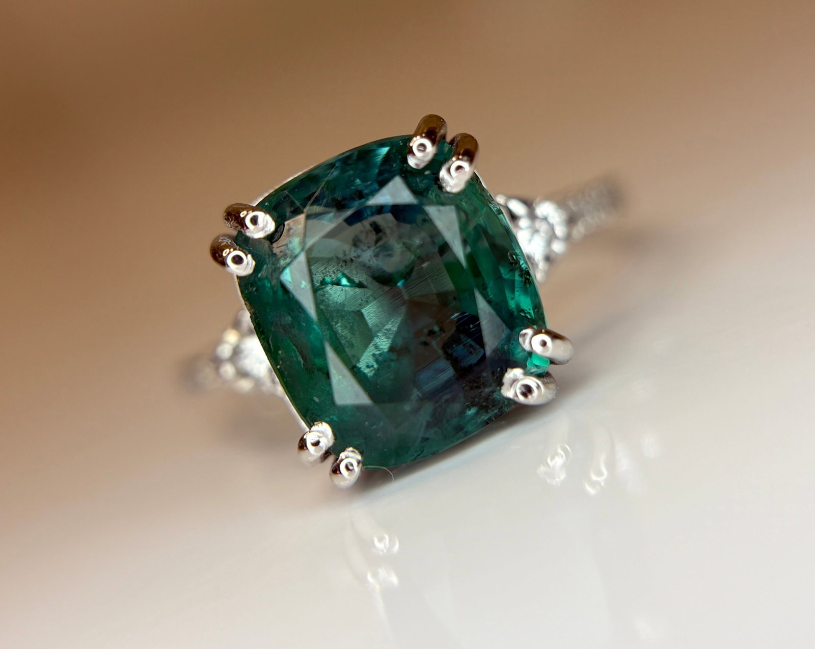 Beautiful Natural Emerald 4.75 CT With Natural Diamonds & 18k Gold - 11