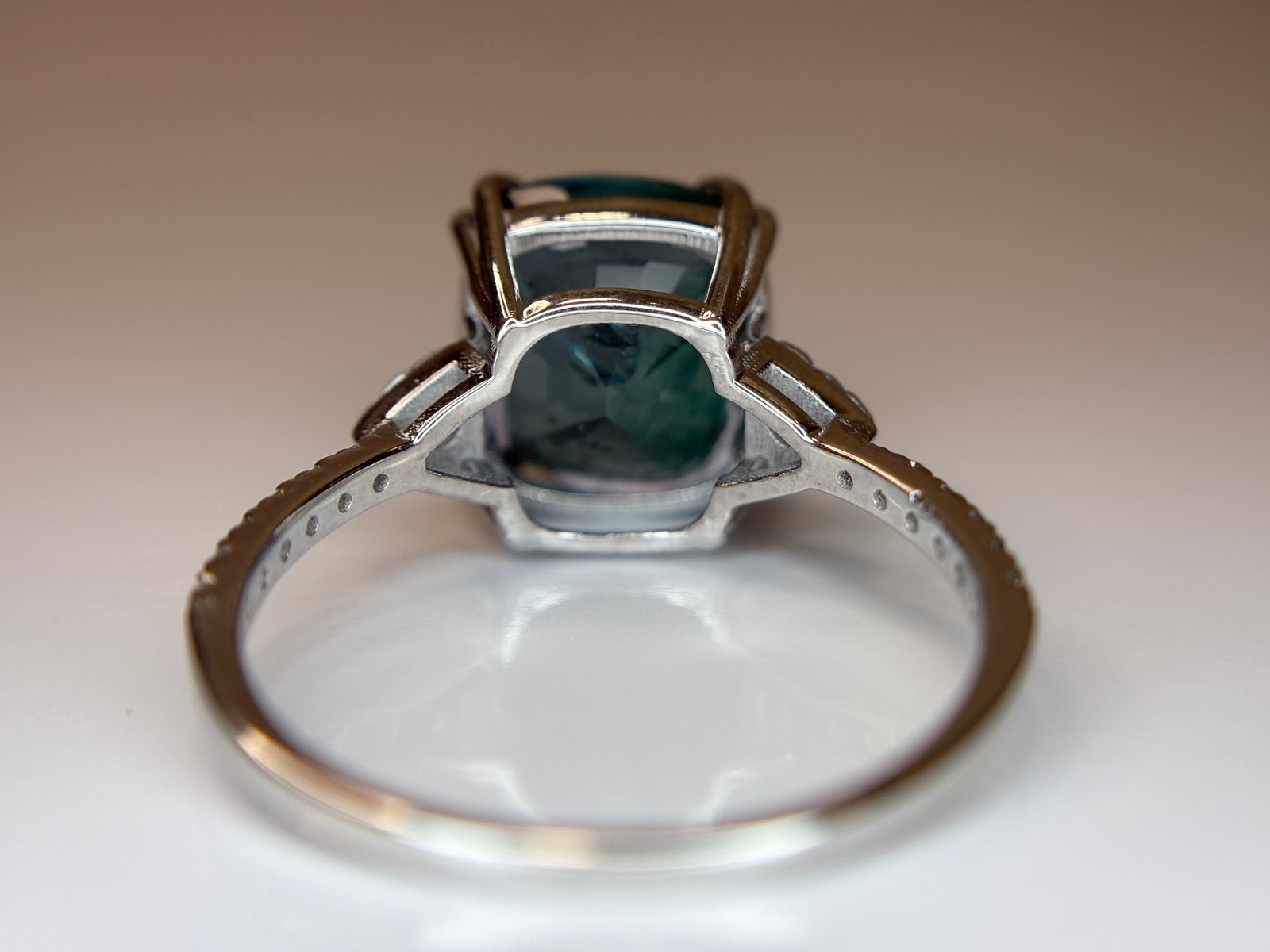 Beautiful Natural Emerald 4.75 CT With Natural Diamonds & 18k Gold - 7