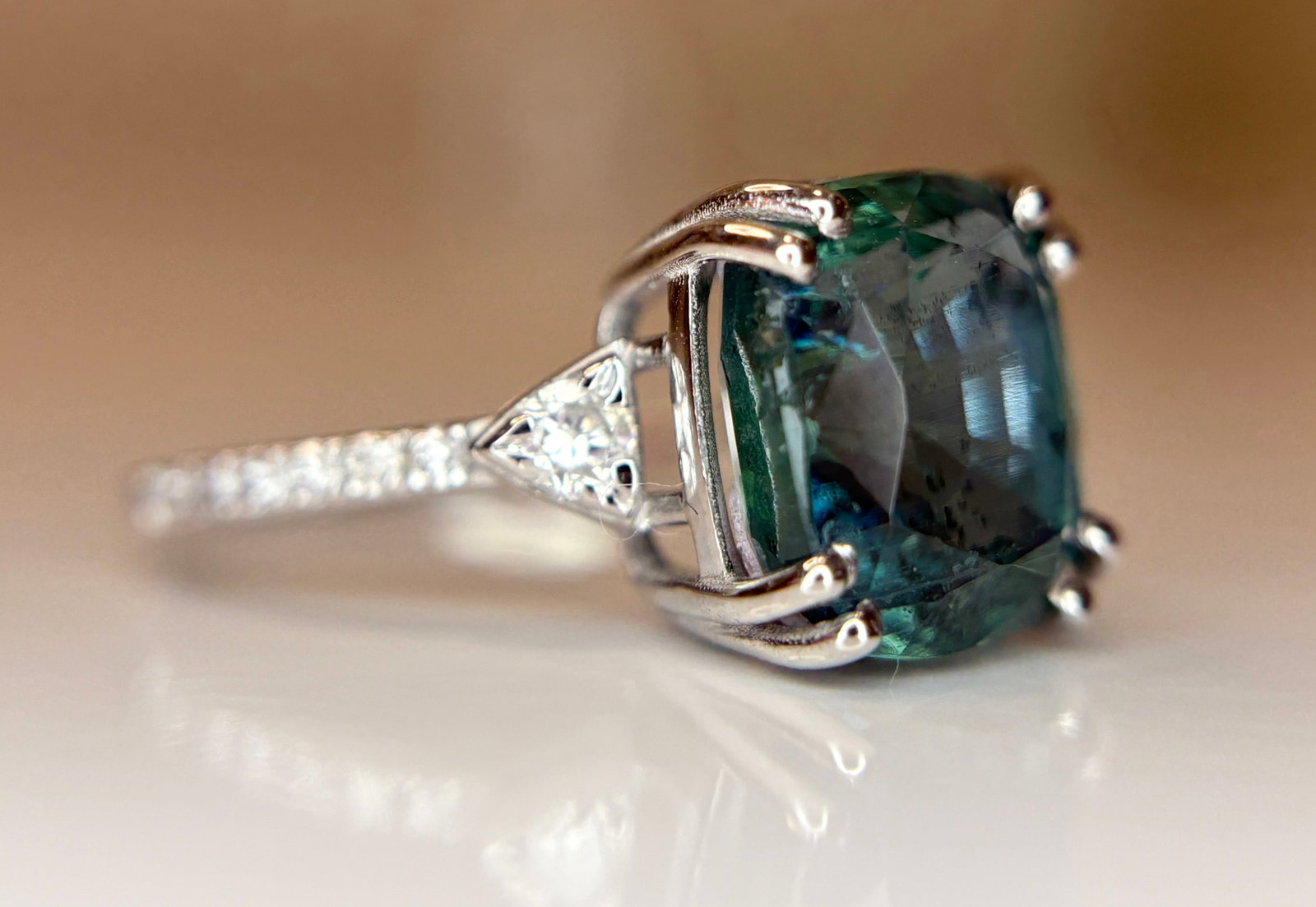 Beautiful Natural Emerald 4.75 CT With Natural Diamonds & 18k Gold - 8