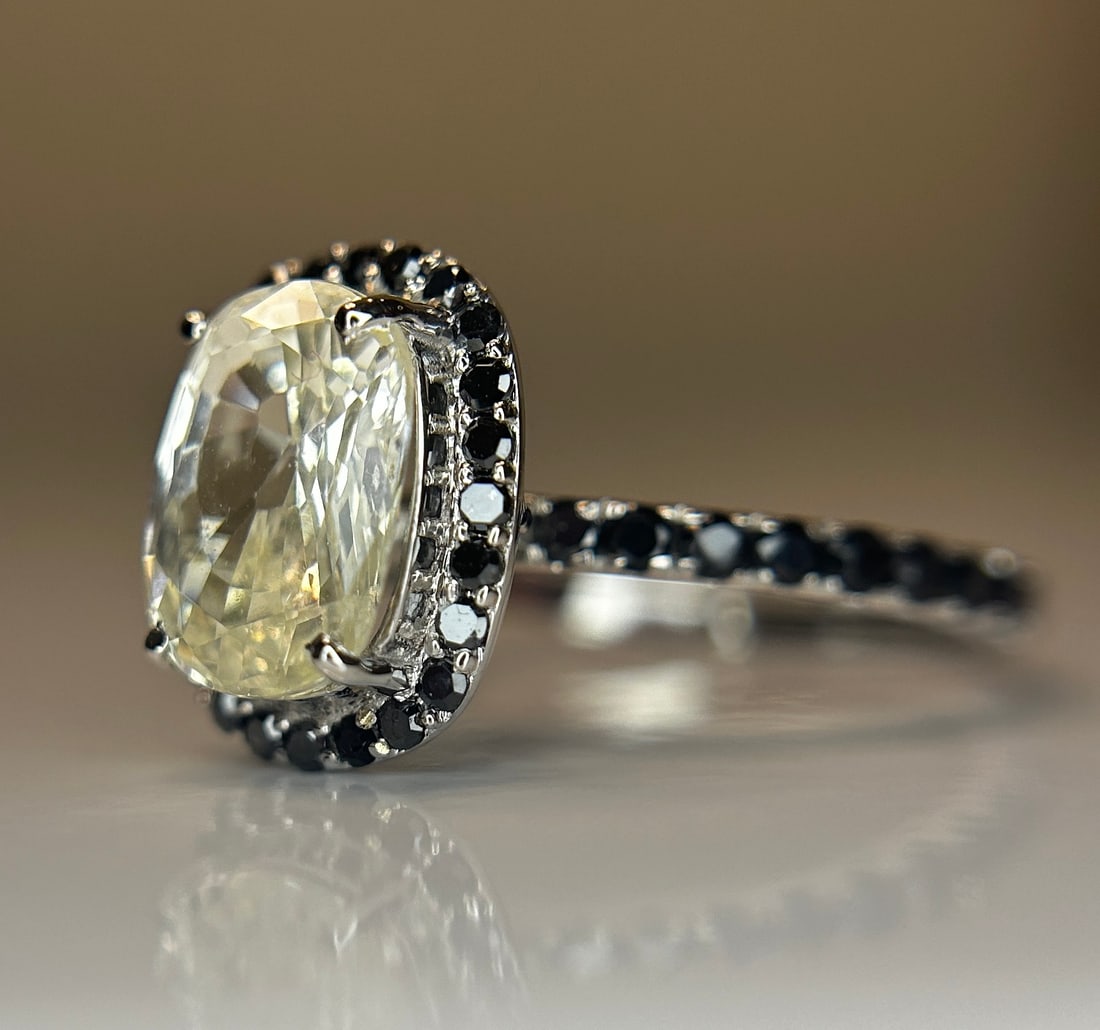 Beautiful 3.15CT Natural Ceylon White Sapphire W Natural Diamonds & 18k Gold - 3