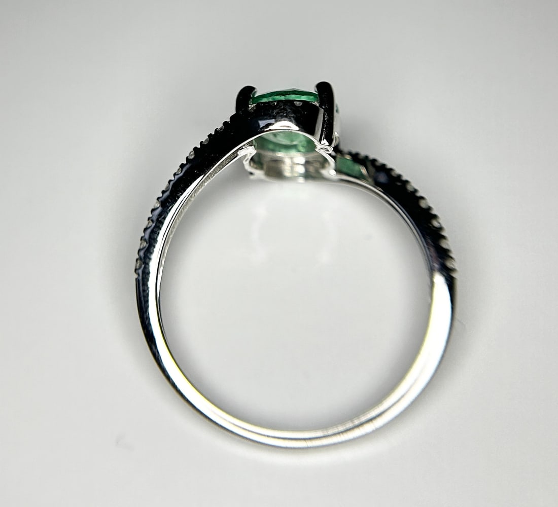 Beautiful 1.00ct Natural Emerald With Natural Diamonds & 18k Gold - 6