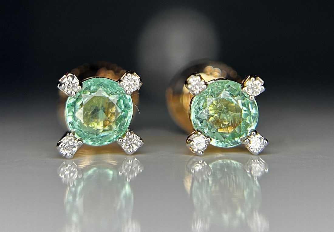 Beautiful 0.70 ct Natural Emerald Earrings With Natural Diamonds & 18k Gold - 2