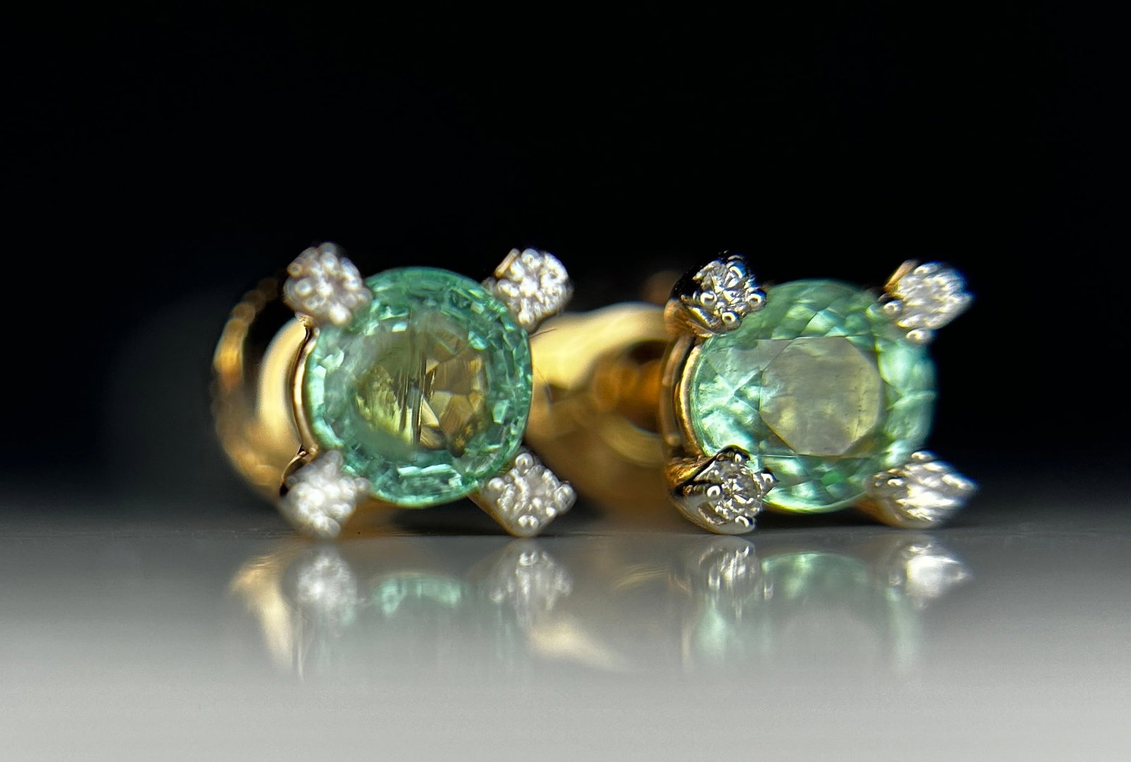 Beautiful 0.70 ct Natural Emerald Earrings With Natural Diamonds & 18k Gold - 8