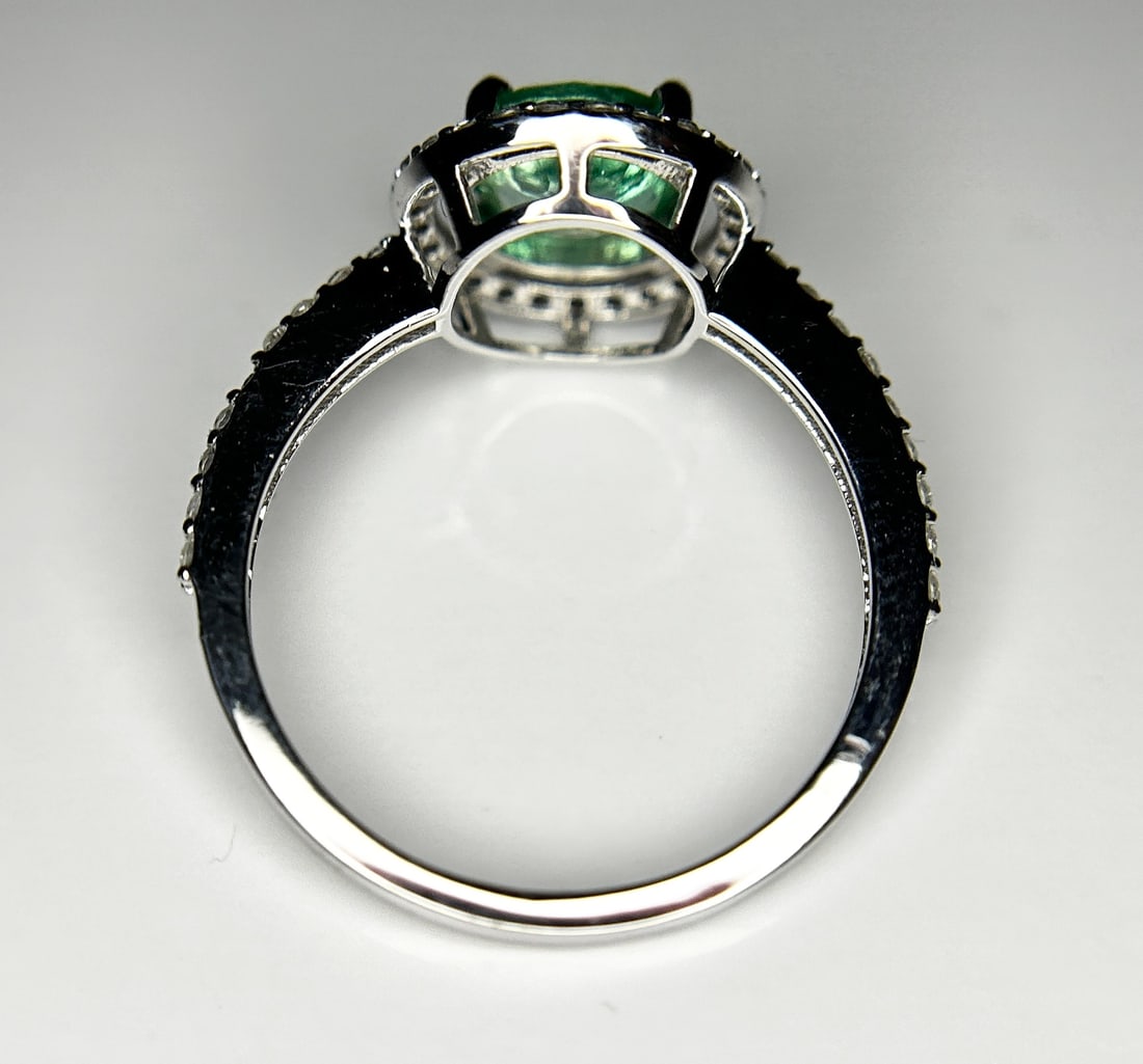 Beautiful 2.07 ct Natural Emerald With Natural Diamonds & 18k Gold - 4