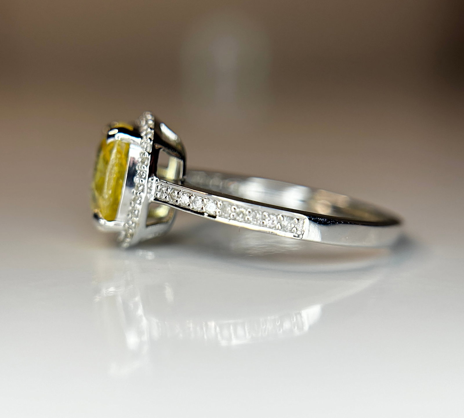 Beautiful 3.10 CT Unheated Ceylon Yellow Sapphire With Natural Diamonds & 18k Gold - 3