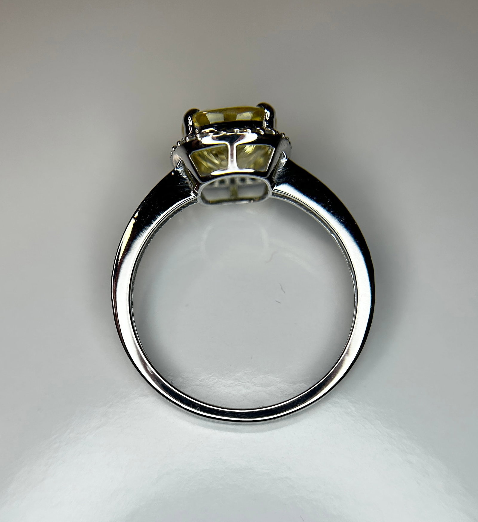 Beautiful 3.10 CT Unheated Ceylon Yellow Sapphire With Natural Diamonds & 18k Gold - 4