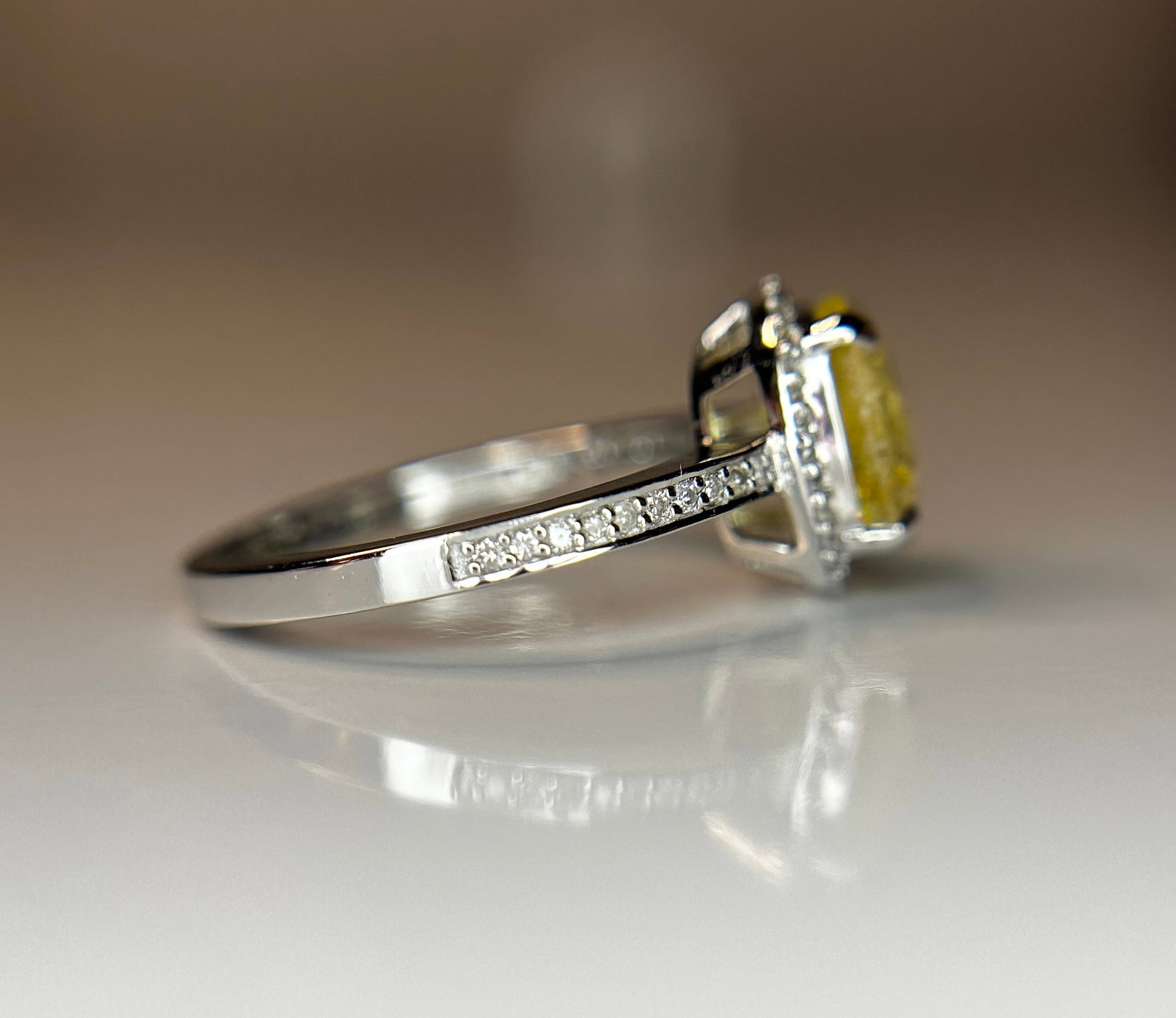 Beautiful 3.10 CT Unheated Ceylon Yellow Sapphire With Natural Diamonds & 18k Gold - 5