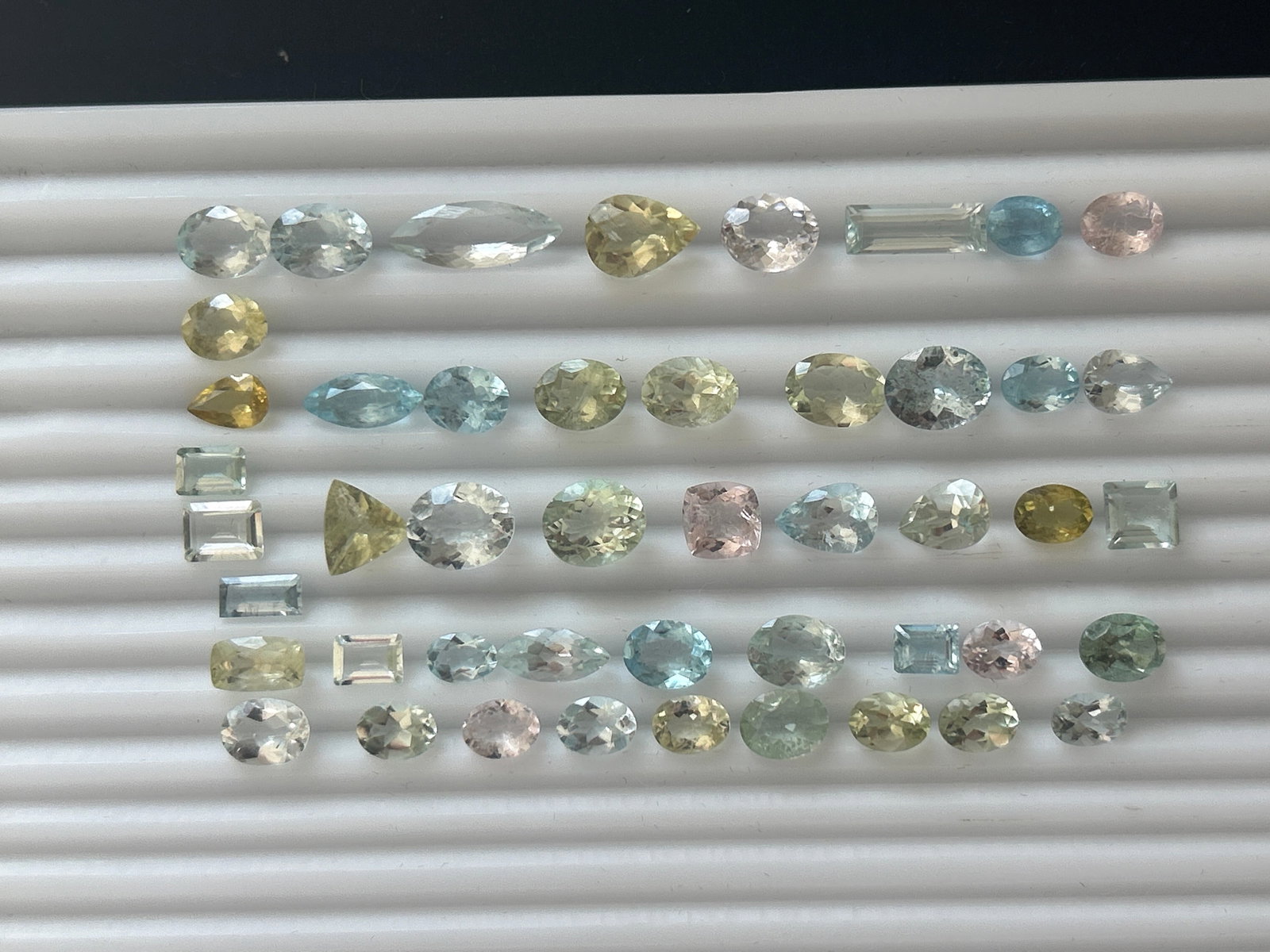 77.05ct Natural Blue and Green Aquamarine and Pink Morganite: Title: 77.05ct Natural Blue and Green Aquamarine and Pink Morganite Description: 77.05ct Natural Blue and Green Aquamarine and Pink Morganite Ideal for rings, earrings, necklaces, pendants,