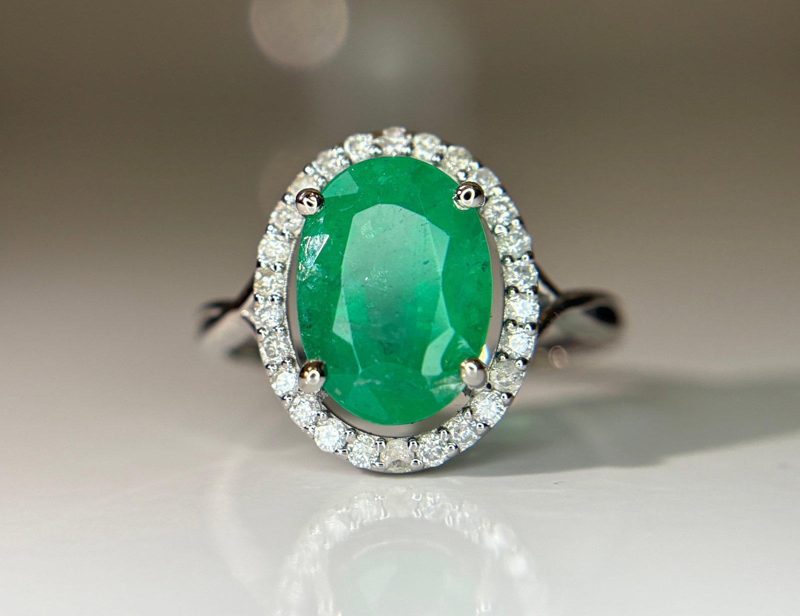Beautiful 2.70 CT Natural Emerald Ring With Natural Diamonds & Platinum 950 - 2