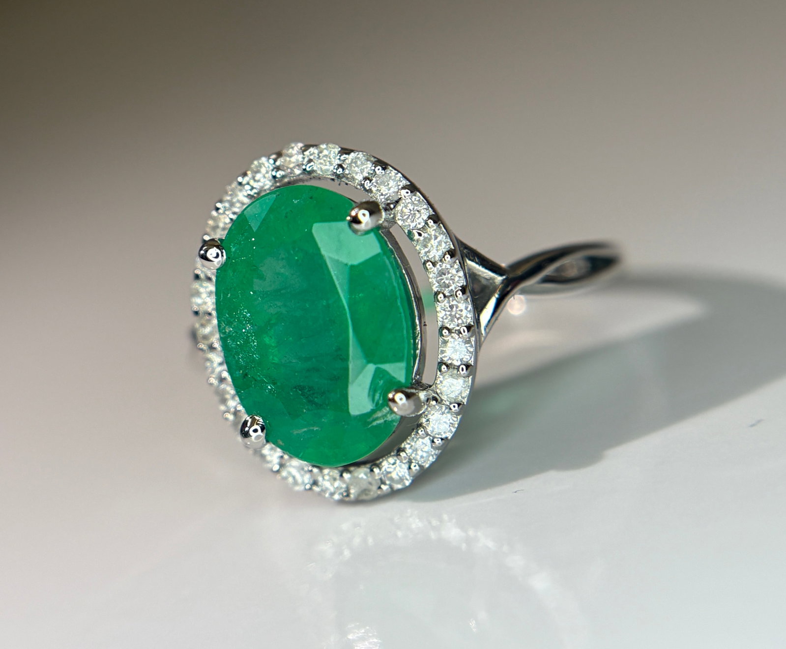 Beautiful 2.70 CT Natural Emerald Ring With Natural Diamonds & Platinum 950 - 3