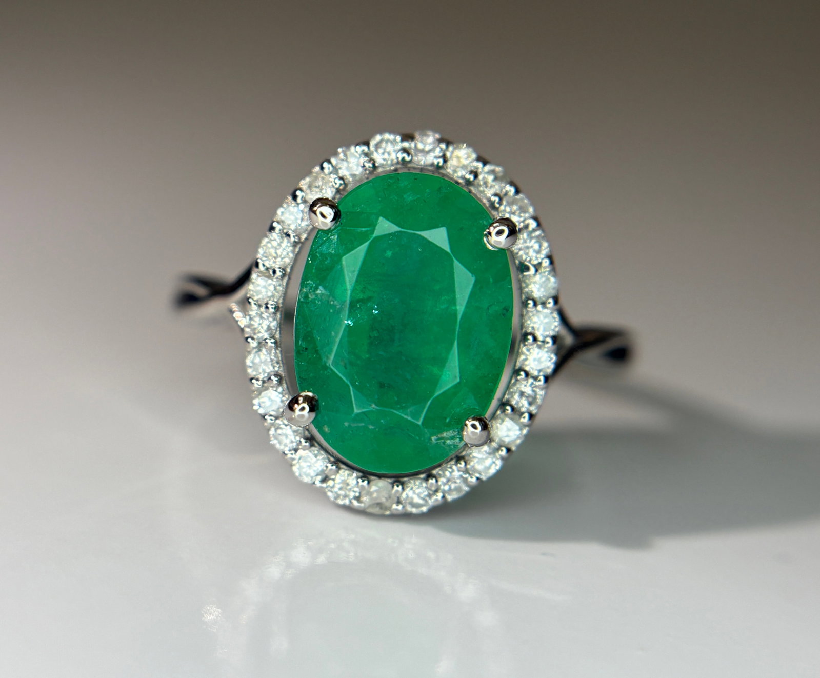 Beautiful 2.70 CT Natural Emerald Ring With Natural Diamonds & Platinum 950 - 4