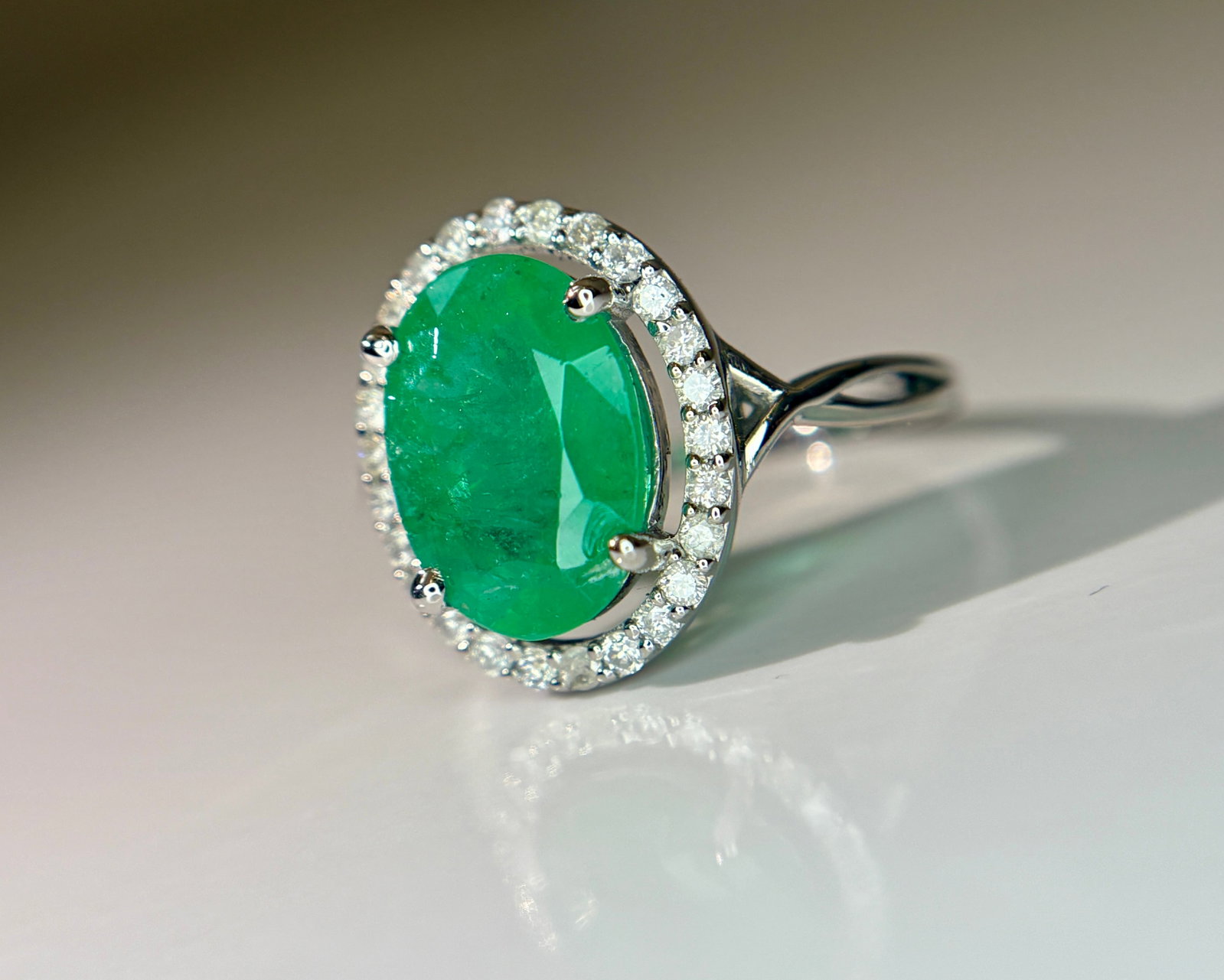 Beautiful 2.70 CT Natural Emerald Ring With Natural Diamonds & Platinum 950 - 5