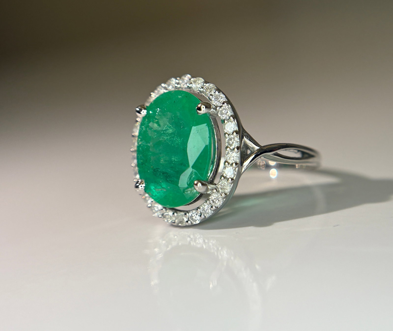 Beautiful 2.70 CT Natural Emerald Ring With Natural Diamonds & Platinum 950 - 6