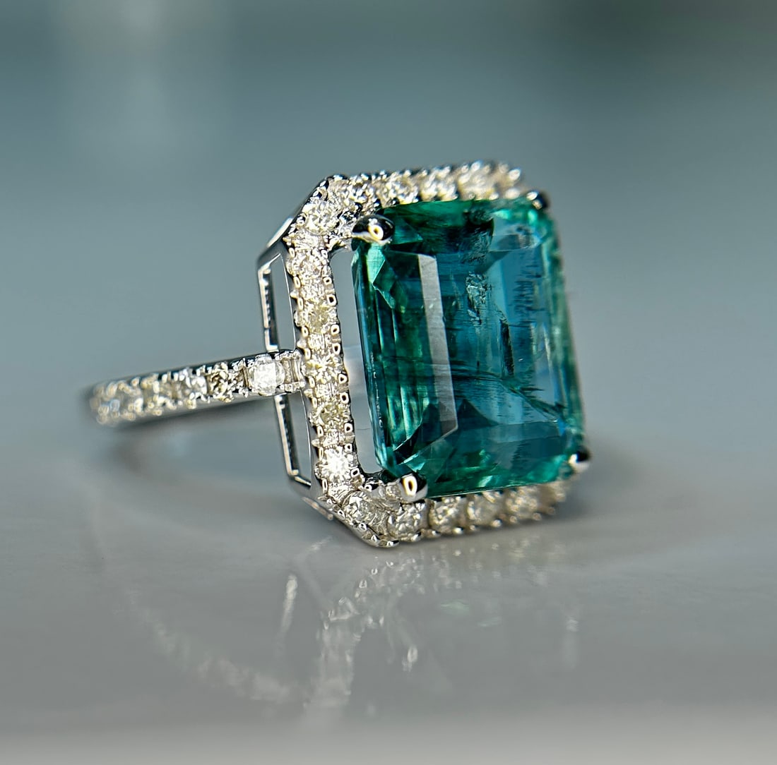 Beautiful Natural Emerald 4.27 CT With Natural Diamonds & 18k Gold - 7