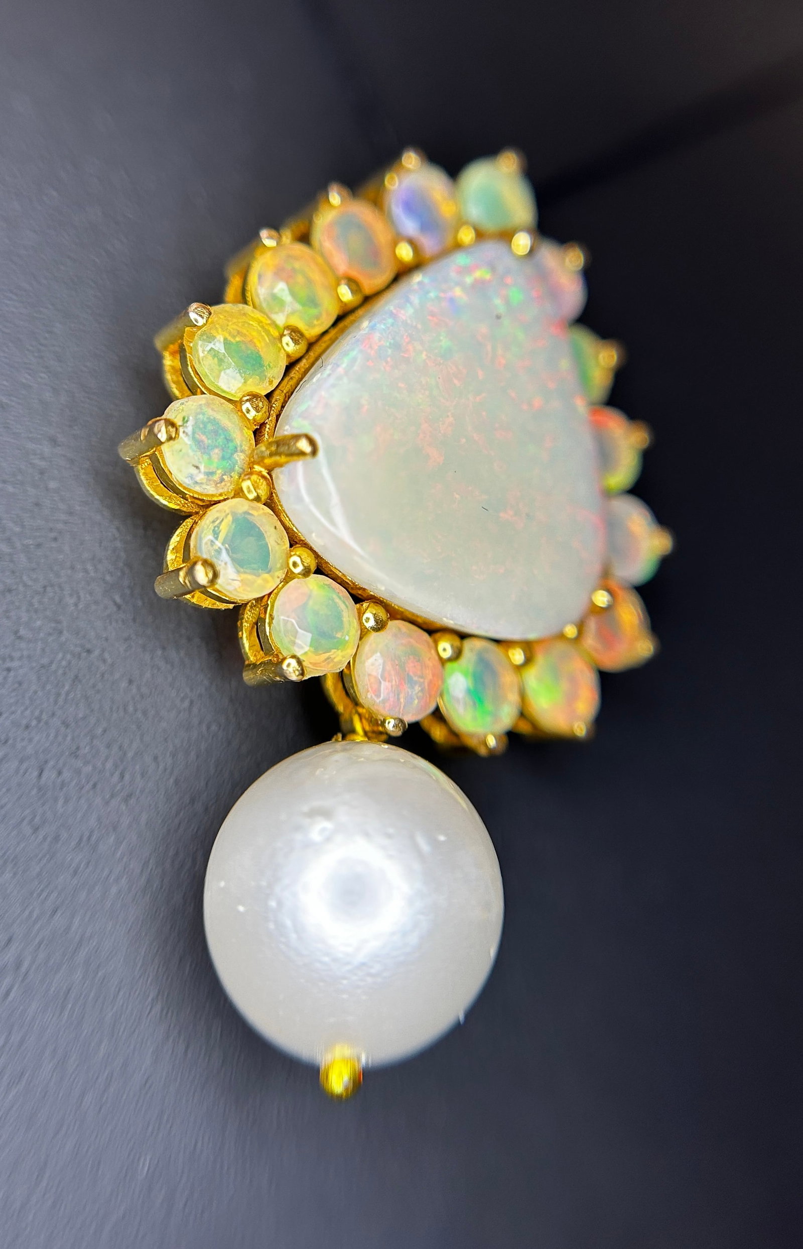 Beautiful 20.50ct Natural Australian Opal and Southsea Pearl Pendant & 18k Gold - 10