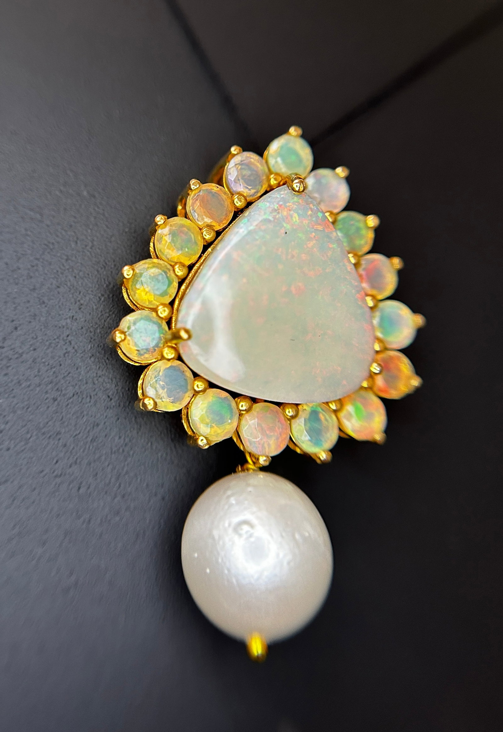 Beautiful 20.50ct Natural Australian Opal and Southsea Pearl Pendant & 18k Gold - 2