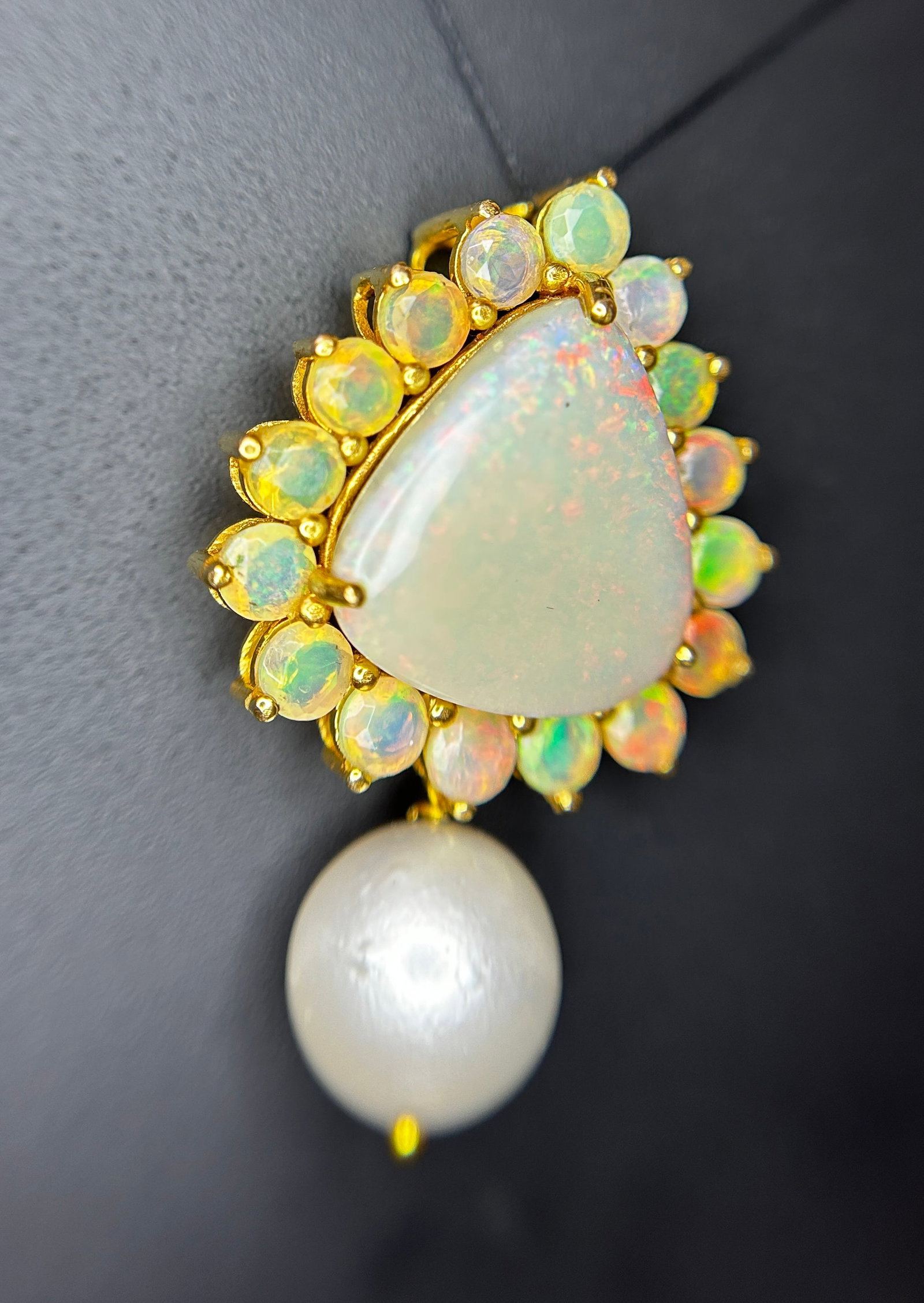 Beautiful 20.50ct Natural Australian Opal and Southsea Pearl Pendant & 18k Gold - 3