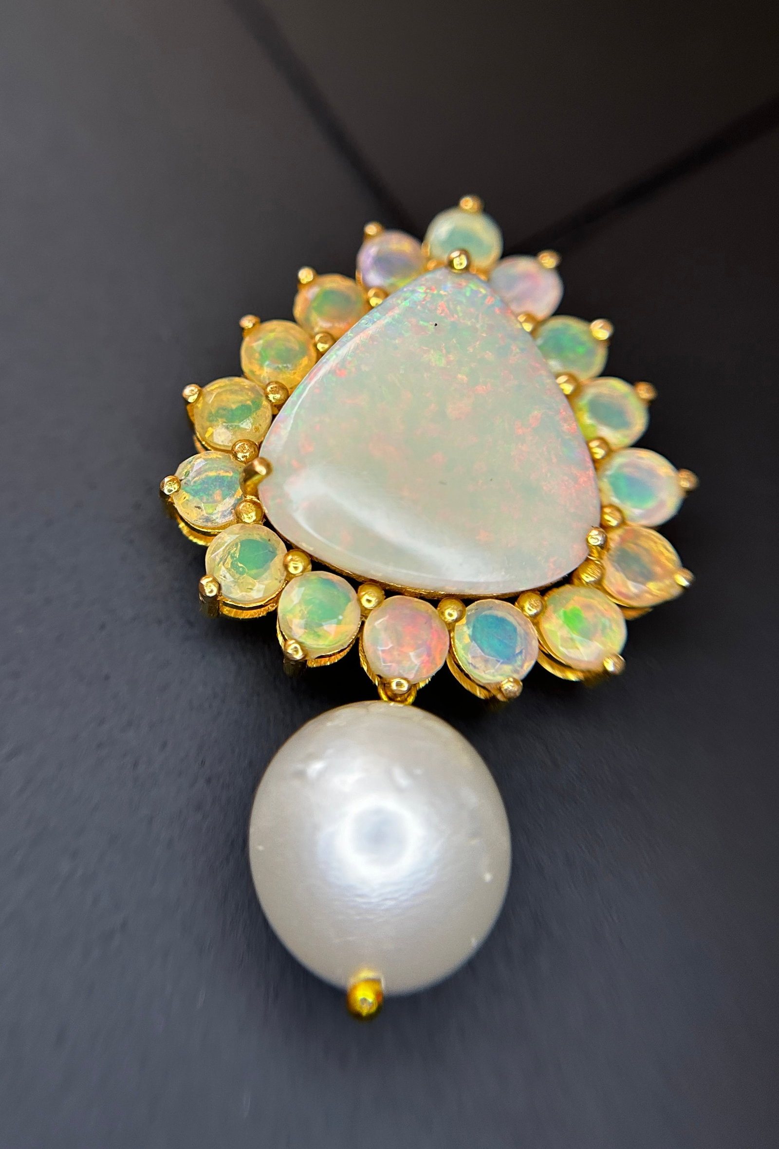 Beautiful 20.50ct Natural Australian Opal and Southsea Pearl Pendant & 18k Gold - 7
