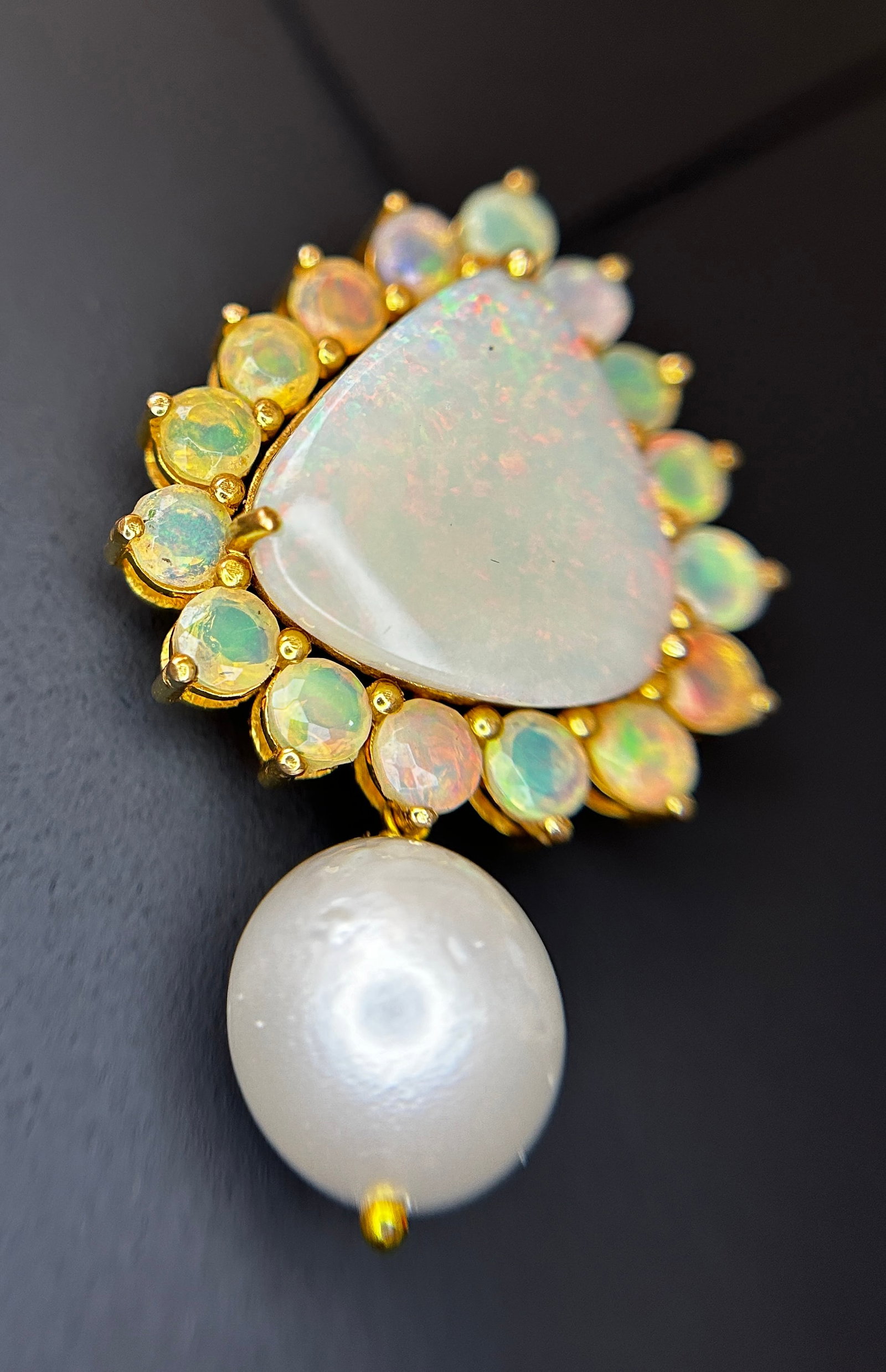 Beautiful 20.50ct Natural Australian Opal and Southsea Pearl Pendant & 18k Gold - 8