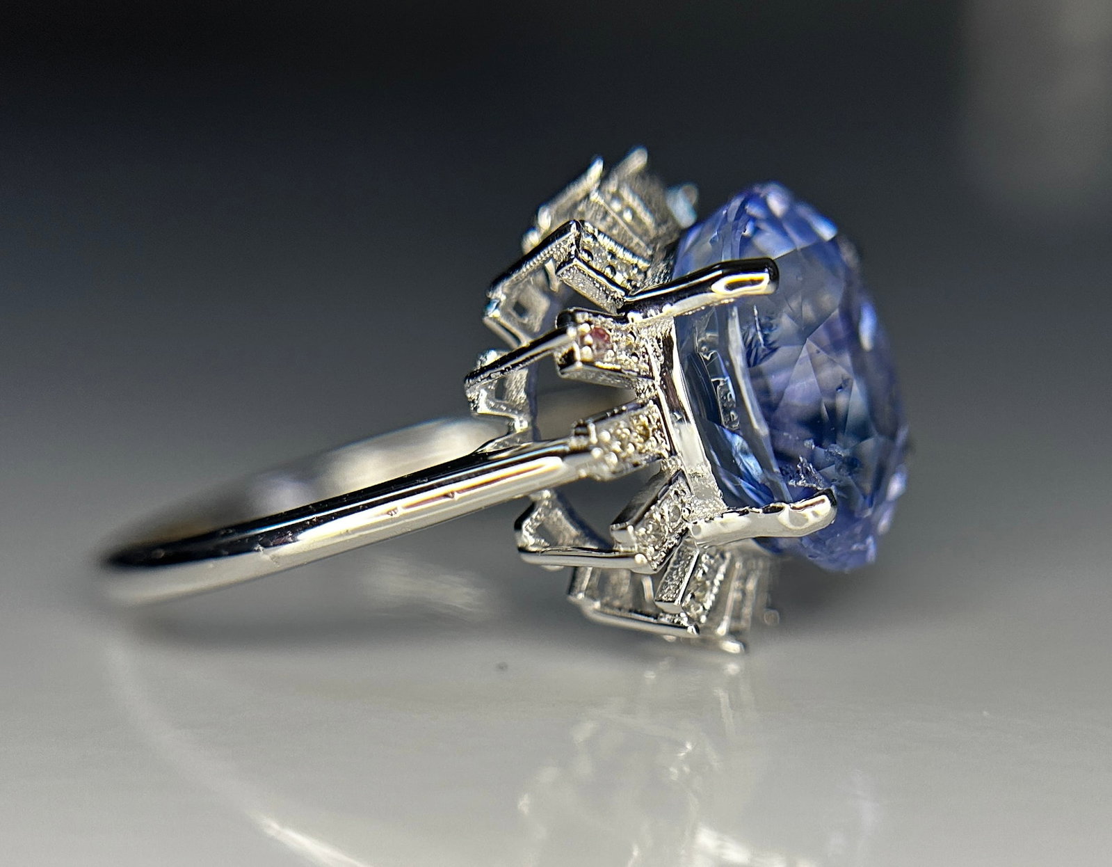 Beautiful 7.90CT Unheated Ceylon Blue Sapphire With Natural Diamonds & 18k Gold - 5