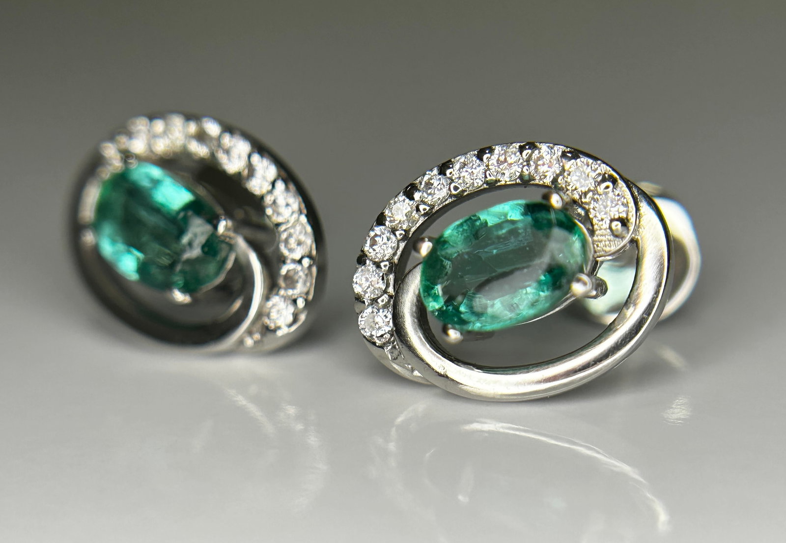 Beautiful 0.93ct Natural Emerald, Diamond Halo Set Stud Earrings In Platinum 950 - 6