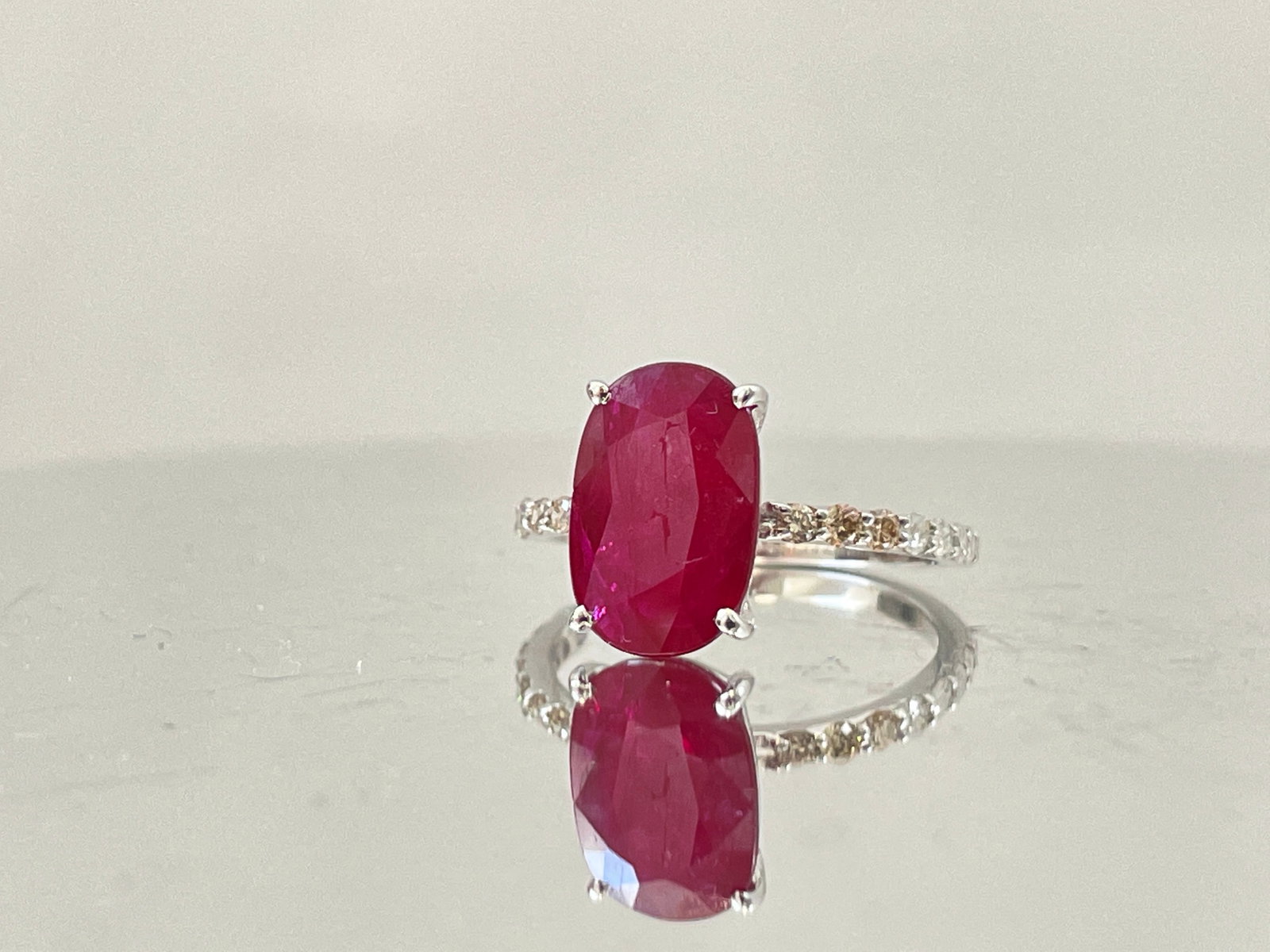 Natural Burma Ruby 3.26 CT With Natural Diamonds & 18k Gold - 2