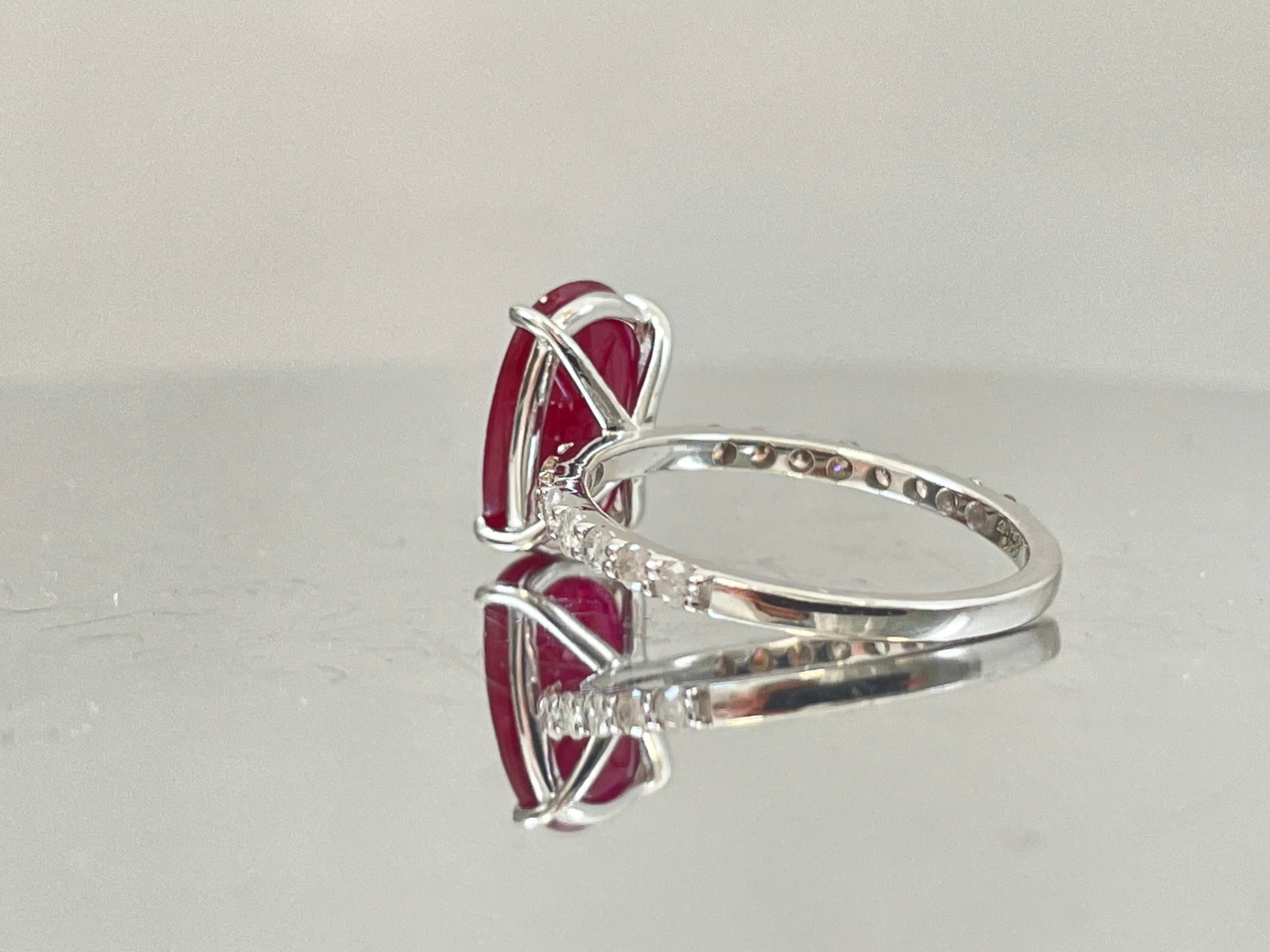 Natural Burma Ruby 3.26 CT With Natural Diamonds & 18k Gold - 3