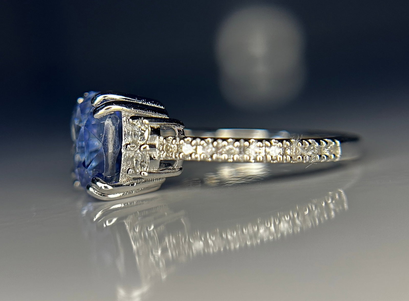 Beautiful 3.71CT Unheated Ceylon Blue Sapphire With Natural Diamonds & 18k Gold - 5