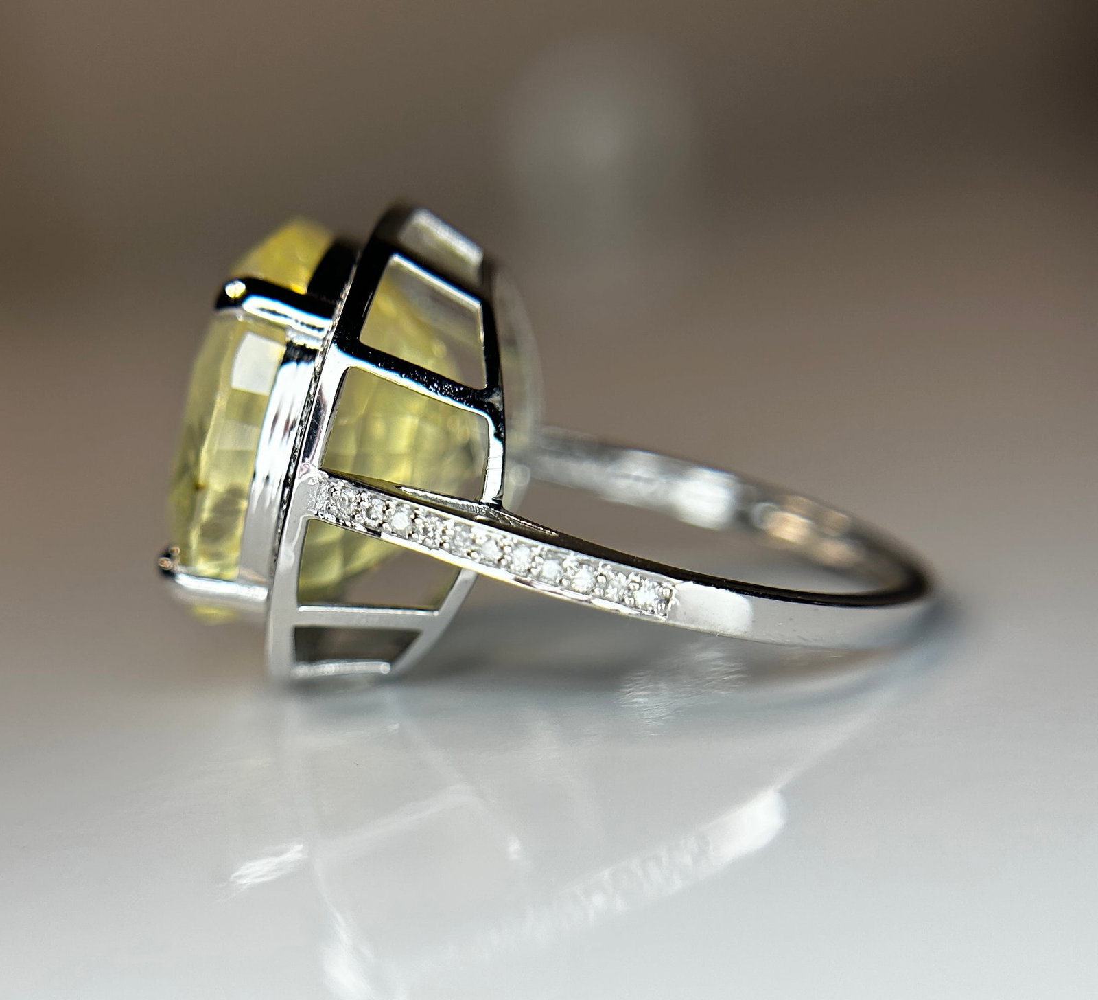 Beautiful 21.74 CT Unheated Ceylon Yellow Sapphire With Natural Diamonds & 18k Gold - 5