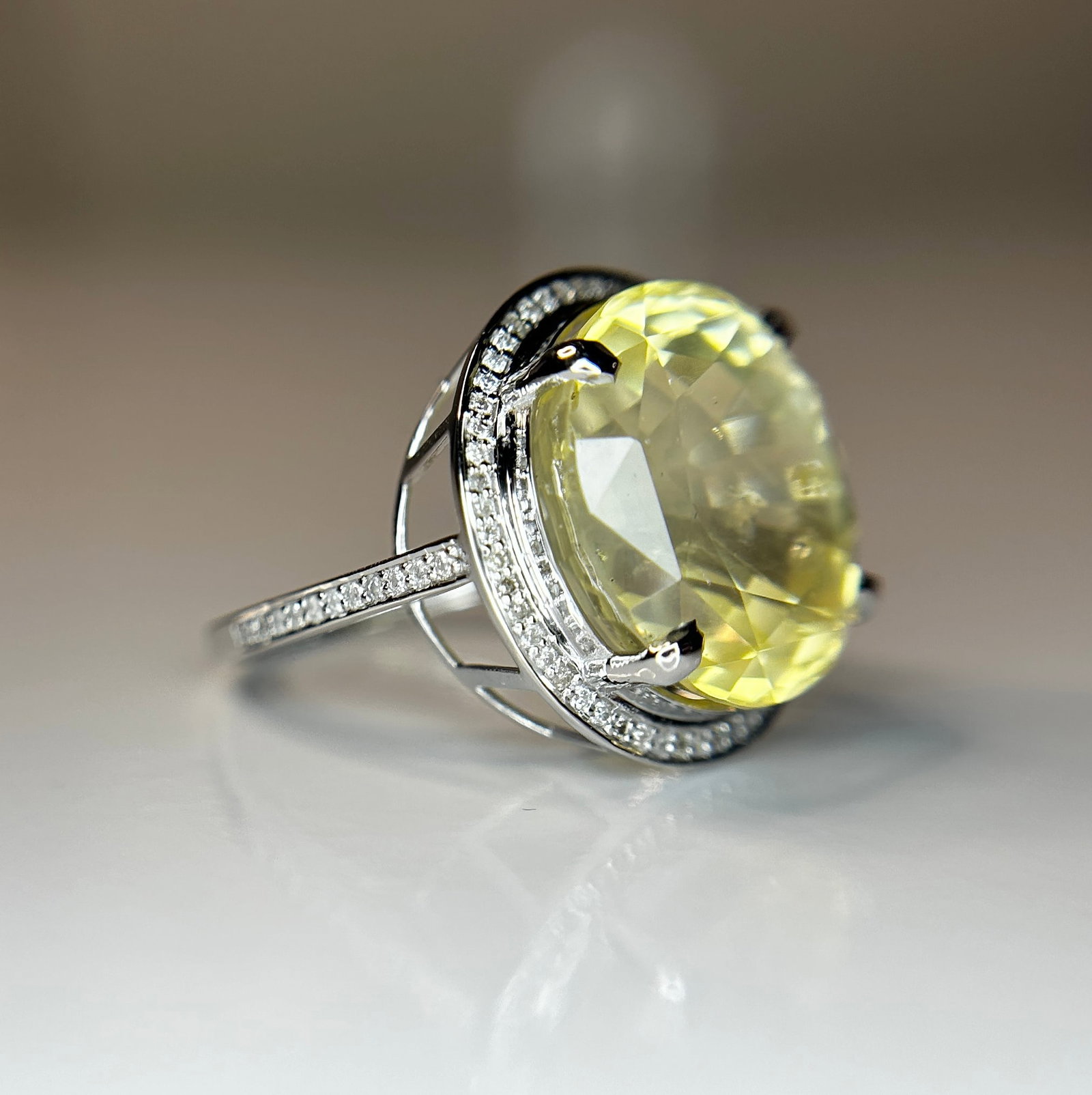 Beautiful 21.74 CT Unheated Ceylon Yellow Sapphire With Natural Diamonds & 18k Gold - 8