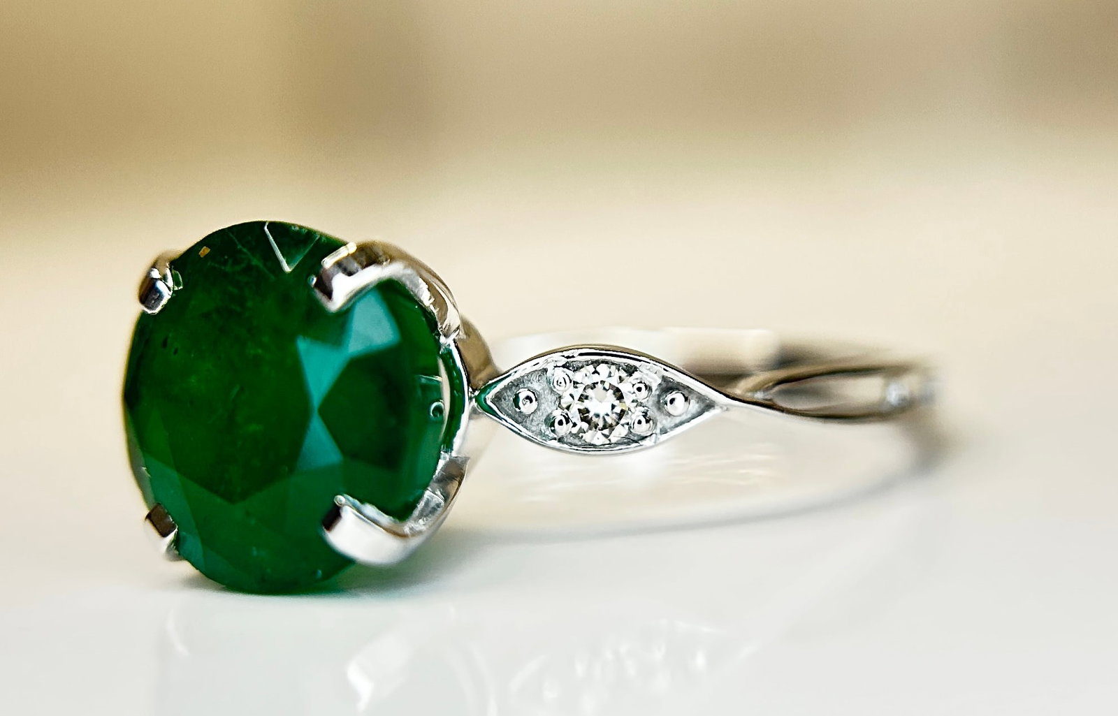Beautiful 2.74 CT Natural Emerald Ring With Natural Diamonds & Platinum 950: Title: Beautiful 2.74 CT Natural Emerald Ring With Natural Diamonds & Platinum 950 Description: Beautiful Natural Emerald Ring With Diamonds and 18k Gold. Dispatched with Royal Mail 1