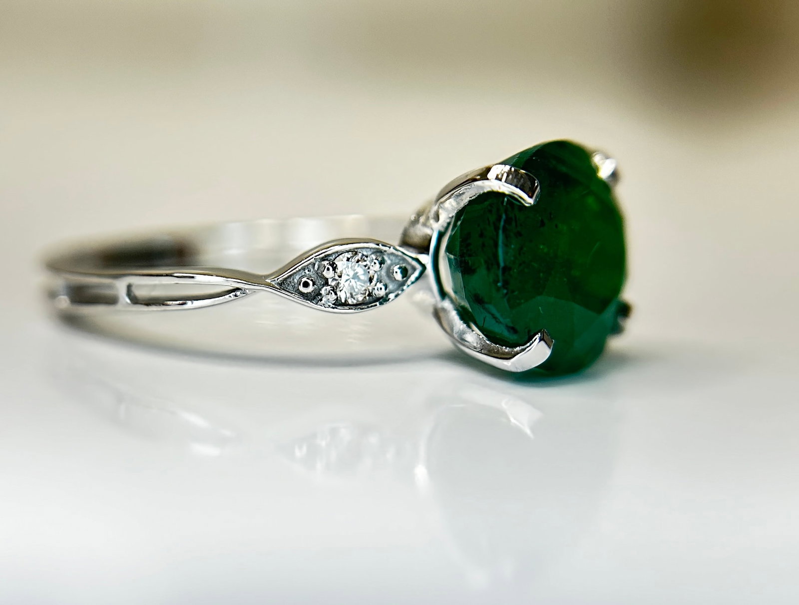Beautiful 2.74 CT Natural Emerald Ring With Natural Diamonds & Platinum 950 - 8