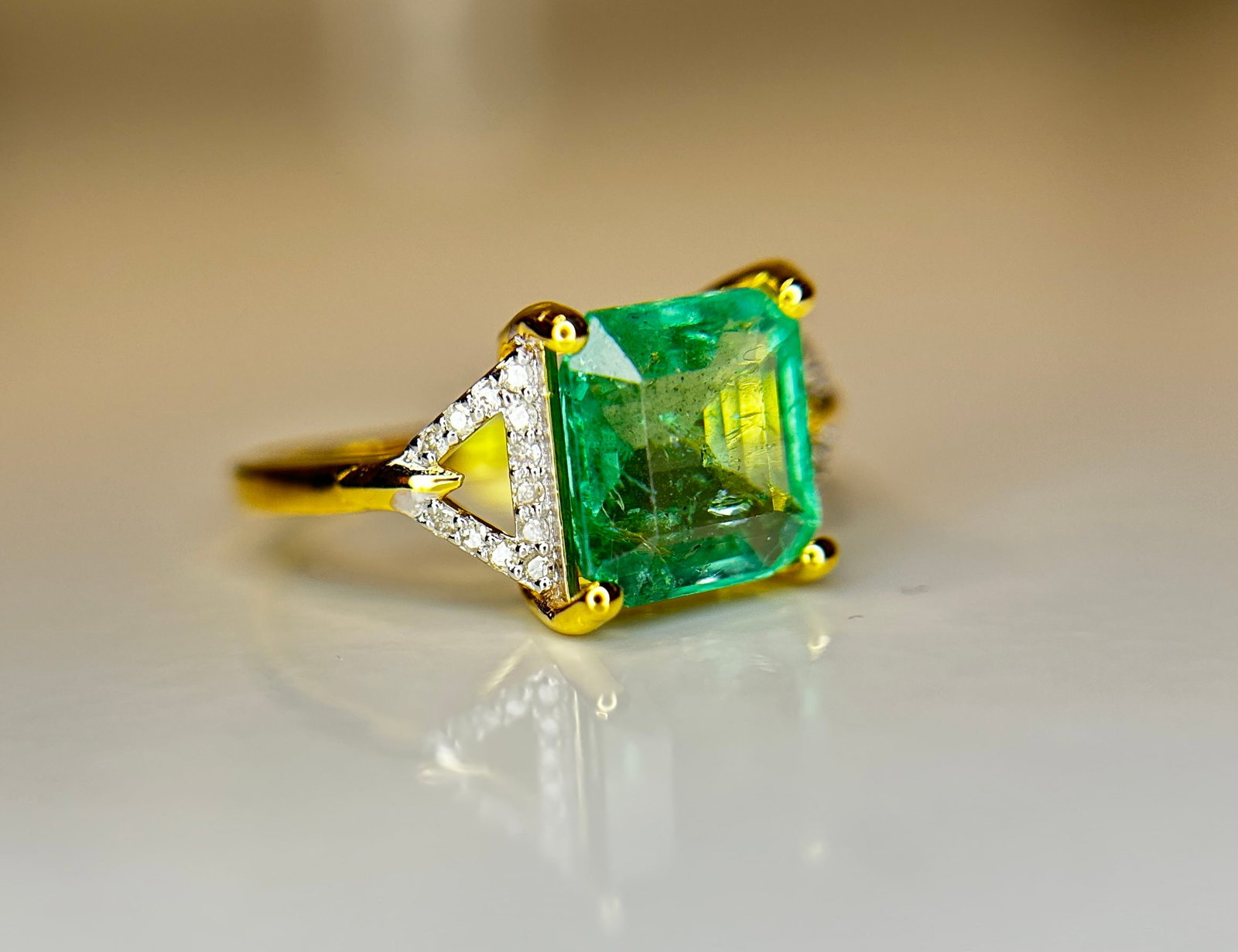 Beautiful Natural Emerald 2.21 CT With Natural Diamonds & 18k Gold - 7