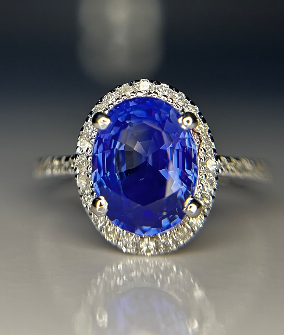 Beautiful 3.04ct Unheated Ceylon Blue Sapphire With Natural Diamonds & 18k Gold: Title: Beautiful 3.04ct Unheated Ceylon Blue Sapphire With Natural Diamonds & 18k Gold Description: Beautiful 3.04ct Unheated Ceylon Blue Sapphire With Natural Diamonds & 18k Gold