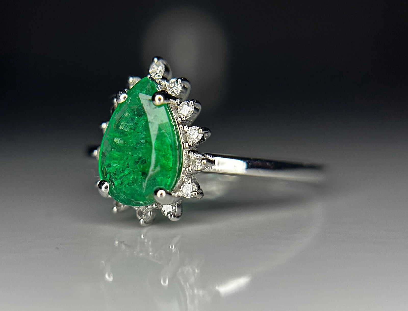 Beautiful 1.18ct Natural Emerald With Natural Diamonds & 18k Gold - 3