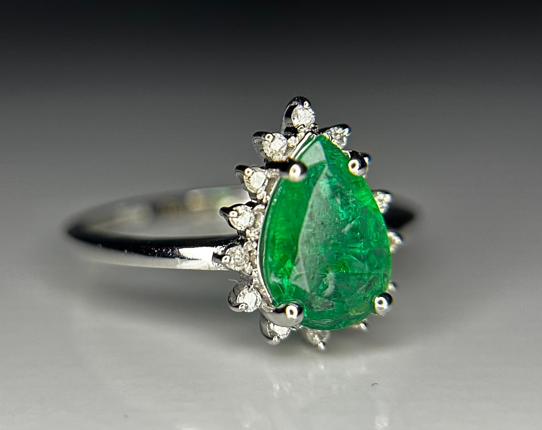 Beautiful 1.18ct Natural Emerald With Natural Diamonds & 18k Gold - 9