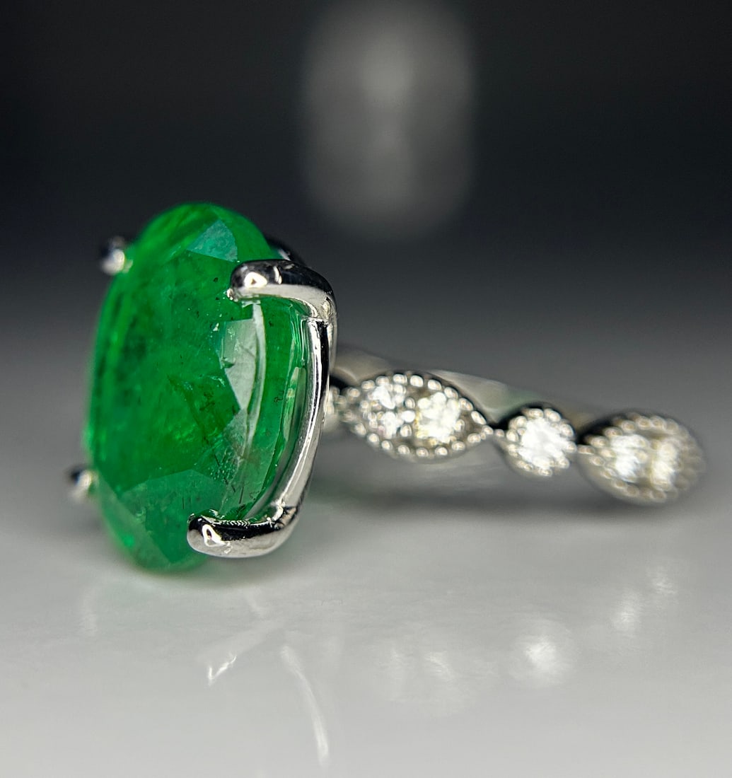 Beautiful 7.43ct Natural Emerald With Natural Diamonds & 18k Gold - 3