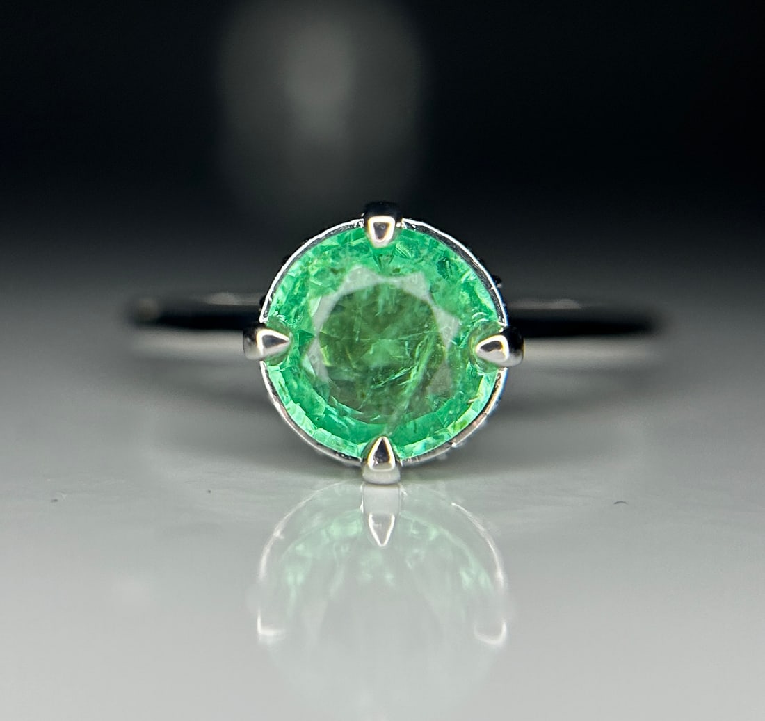Beautiful 1.07ct Natural Emerald With Natural Diamonds & 18k Gold - 2
