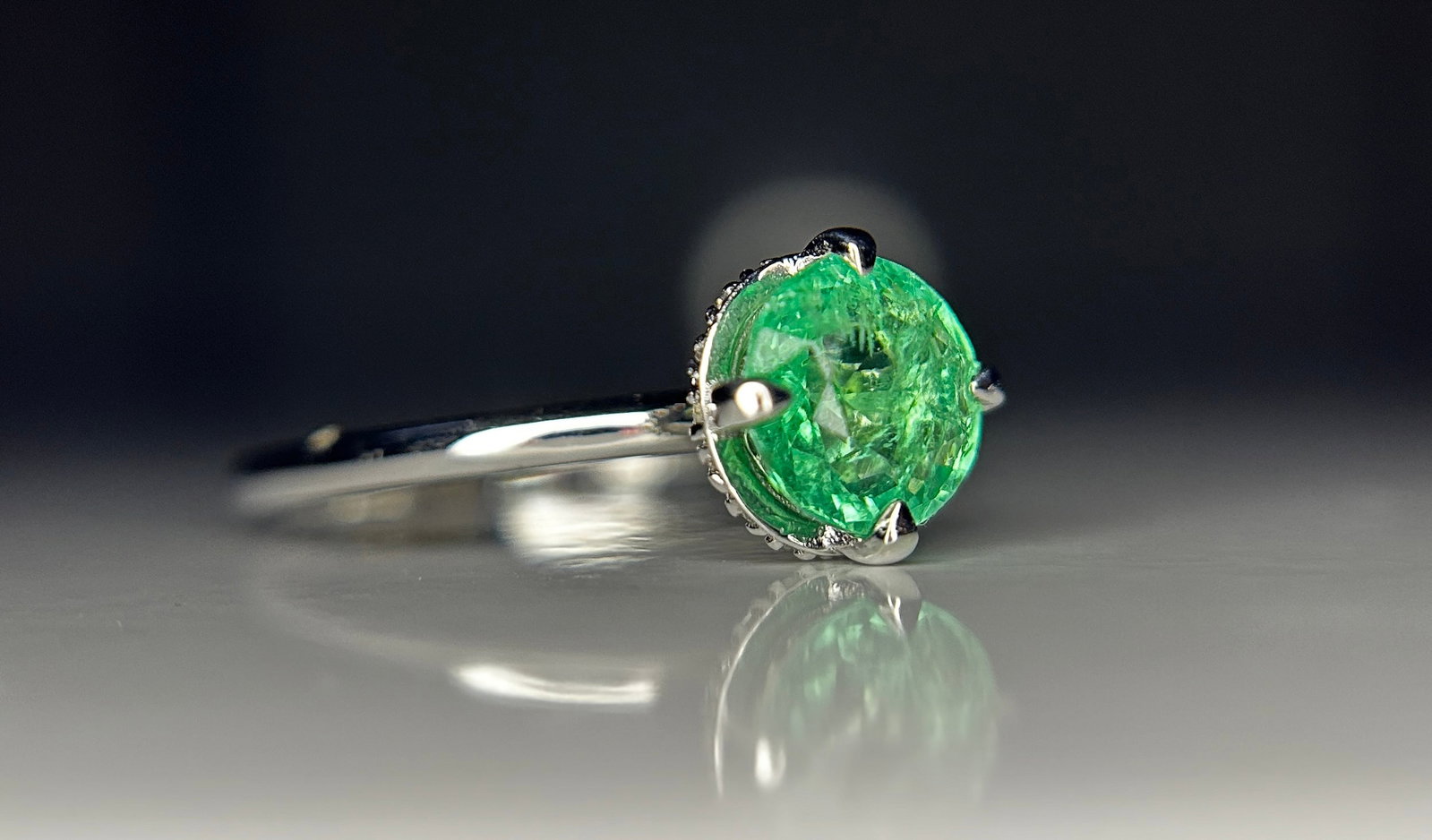 Beautiful 1.07ct Natural Emerald With Natural Diamonds & 18k Gold - 9
