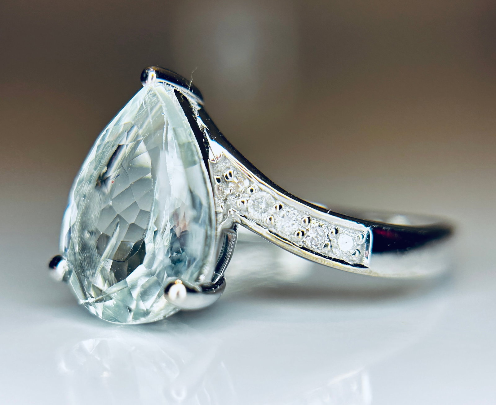 Beautiful 2.60 CT Natural Aquamarine Ring With Natural Diamonds & 18k White Gold - 2