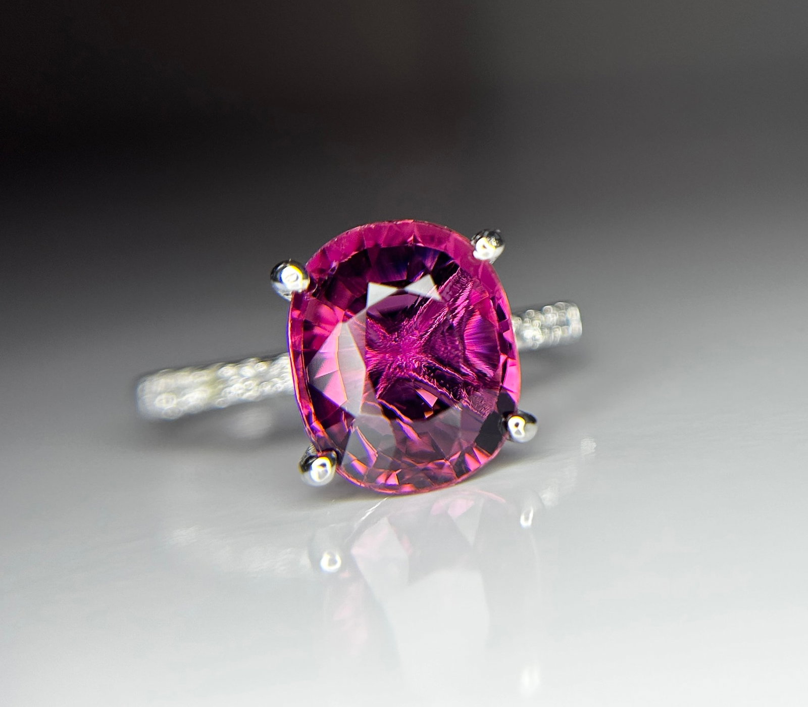 Beautiful 3.60CT Natural Pink Tourmaline With Natural Diamonds & 18k Gold - 10