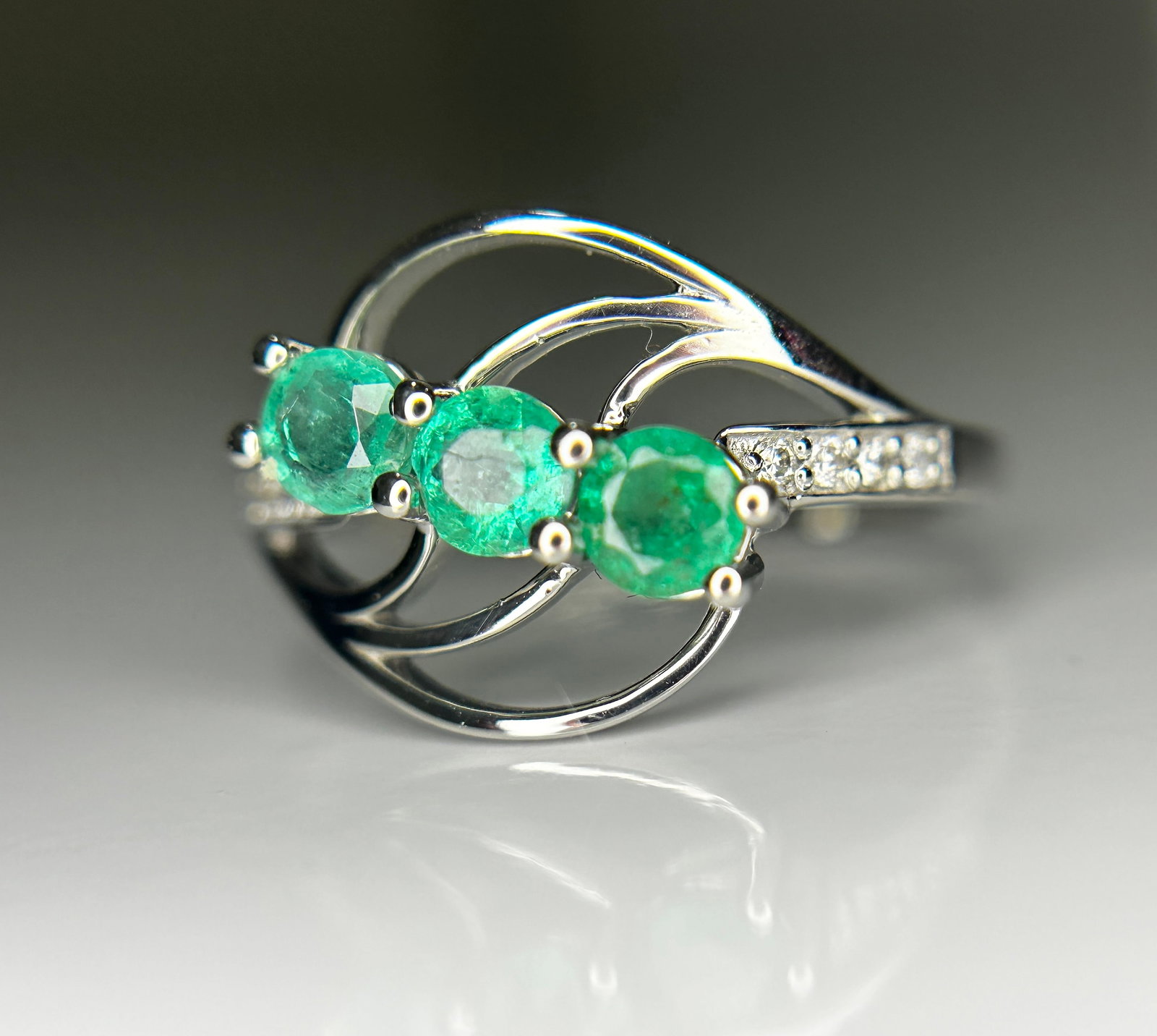 Beautiful 0.61Ct Natural Emerald Ring With Natural Diamonds & Platinum 950 - 2
