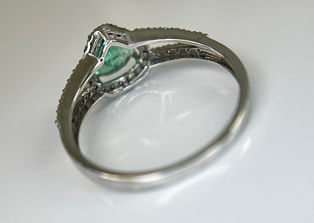 Beautiful Natural Emerald 0.66 CT With Natural Diamonds & 18k Gold - 5