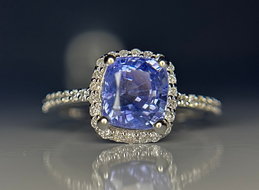 Beautiful 2.79CT Unheated Ceylon Blue Sapphire With Natural Diamonds & 18k Gold: Title: Beautiful 2.79CT Unheated Ceylon Blue Sapphire With Natural Diamonds & 18k Gold Description: Beautiful 2.79CT Unheated Ceylon Blue Sapphire With Natural Diamonds & 18k Gold