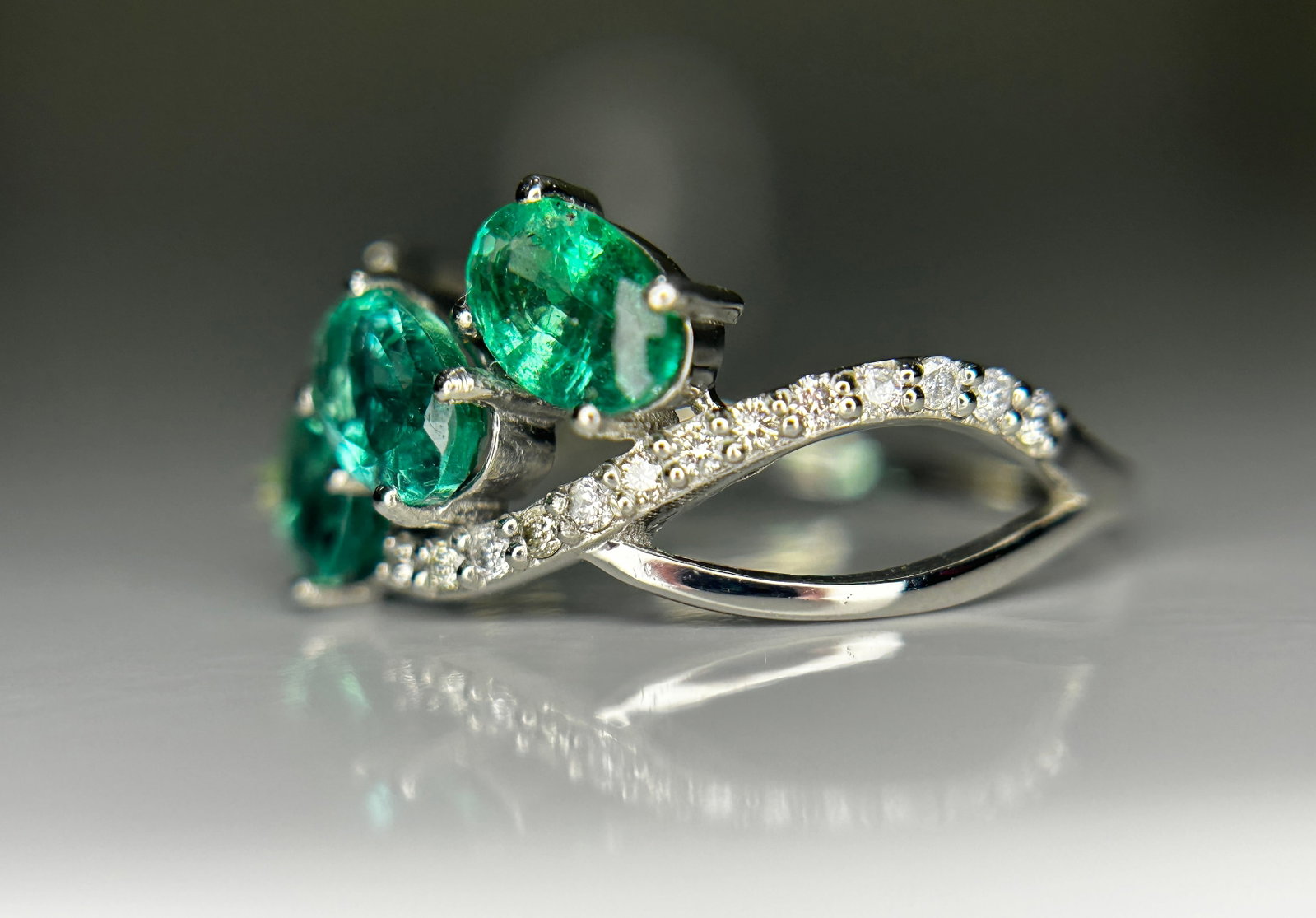 Beautiful 1.50 CT Natural Emerald Ring With Natural Diamonds & Platinum 950 - 4