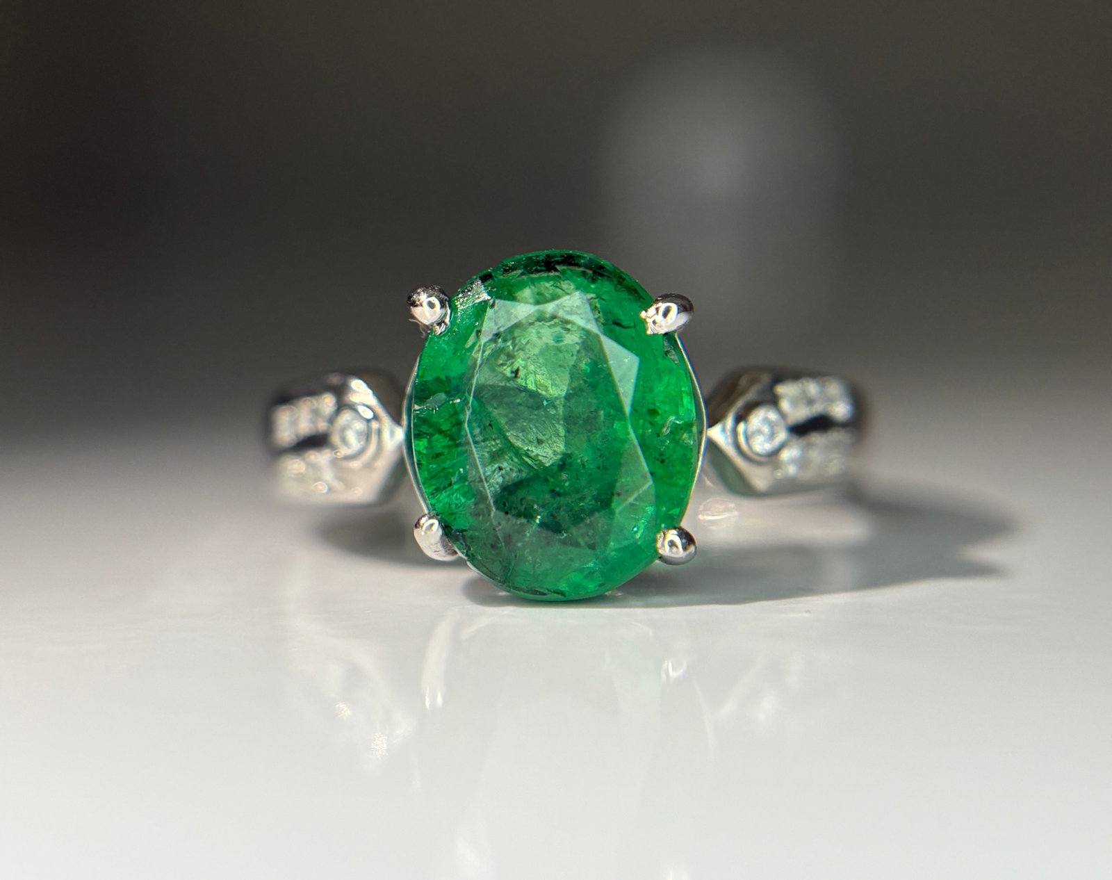 Beautiful 2.90 CT Natural Emerald Ring With Natural Diamonds & Platinum 950: Title: Beautiful 2.90 CT Natural Emerald Ring With Natural Diamonds & Platinum 950 Description: Beautiful 2.90 CT Natural Emerald Ring With Natural Diamonds & Platinum 950 Description:<