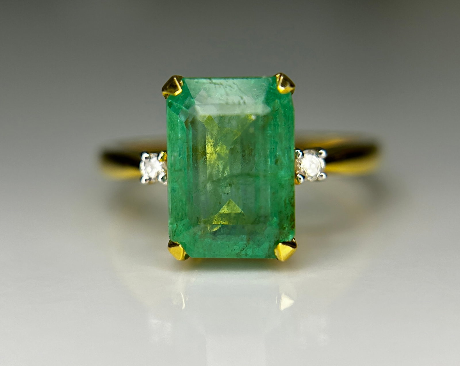 Beautiful Natural Emerald 3.51 CT With Natural Diamonds & 18k Gold - 2