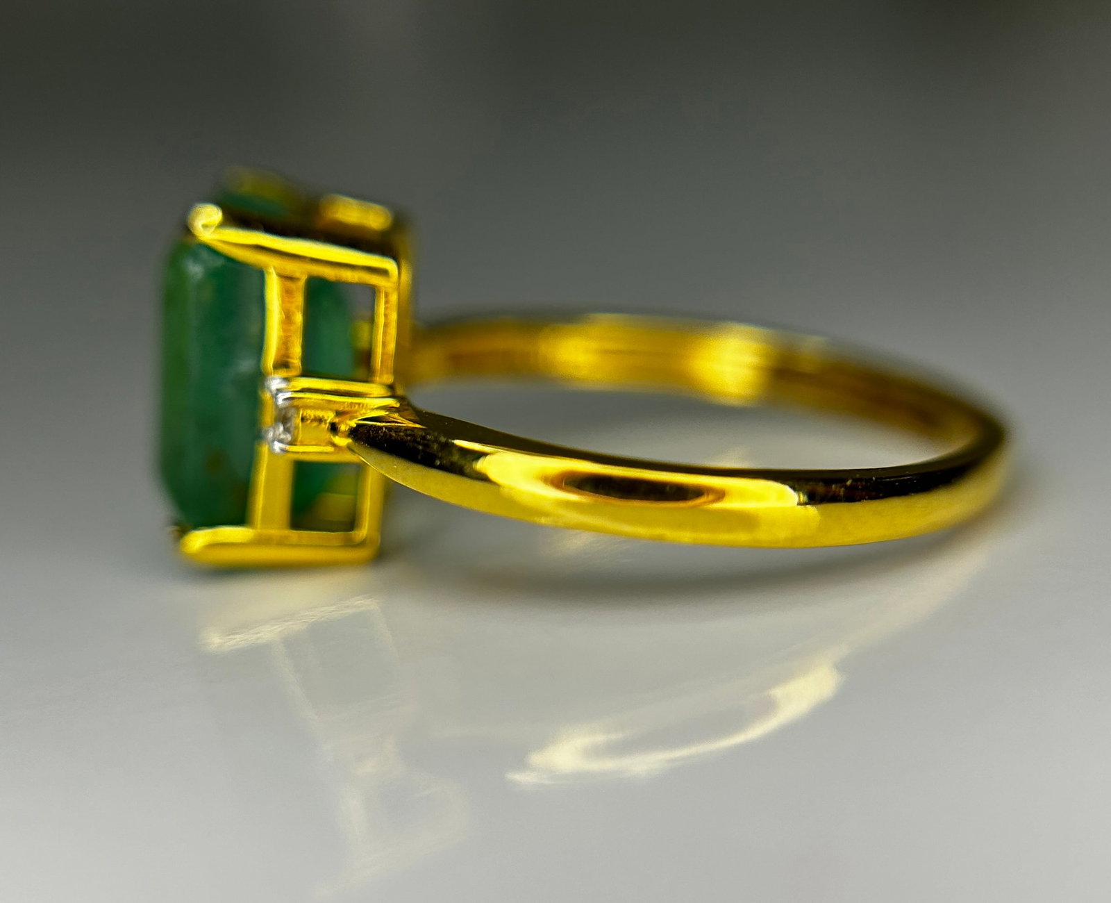 Beautiful Natural Emerald 3.51 CT With Natural Diamonds & 18k Gold - 4