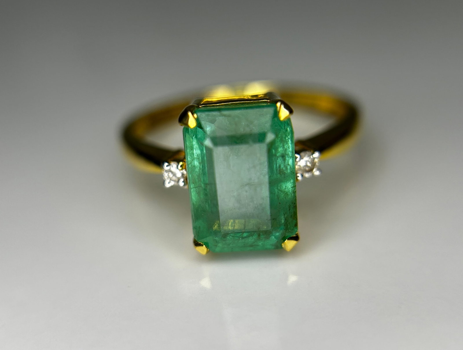Beautiful Natural Emerald 3.51 CT With Natural Diamonds & 18k Gold - 7