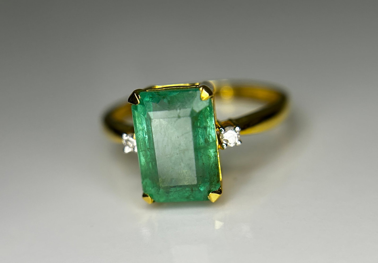 Beautiful Natural Emerald 3.51 CT With Natural Diamonds & 18k Gold - 8
